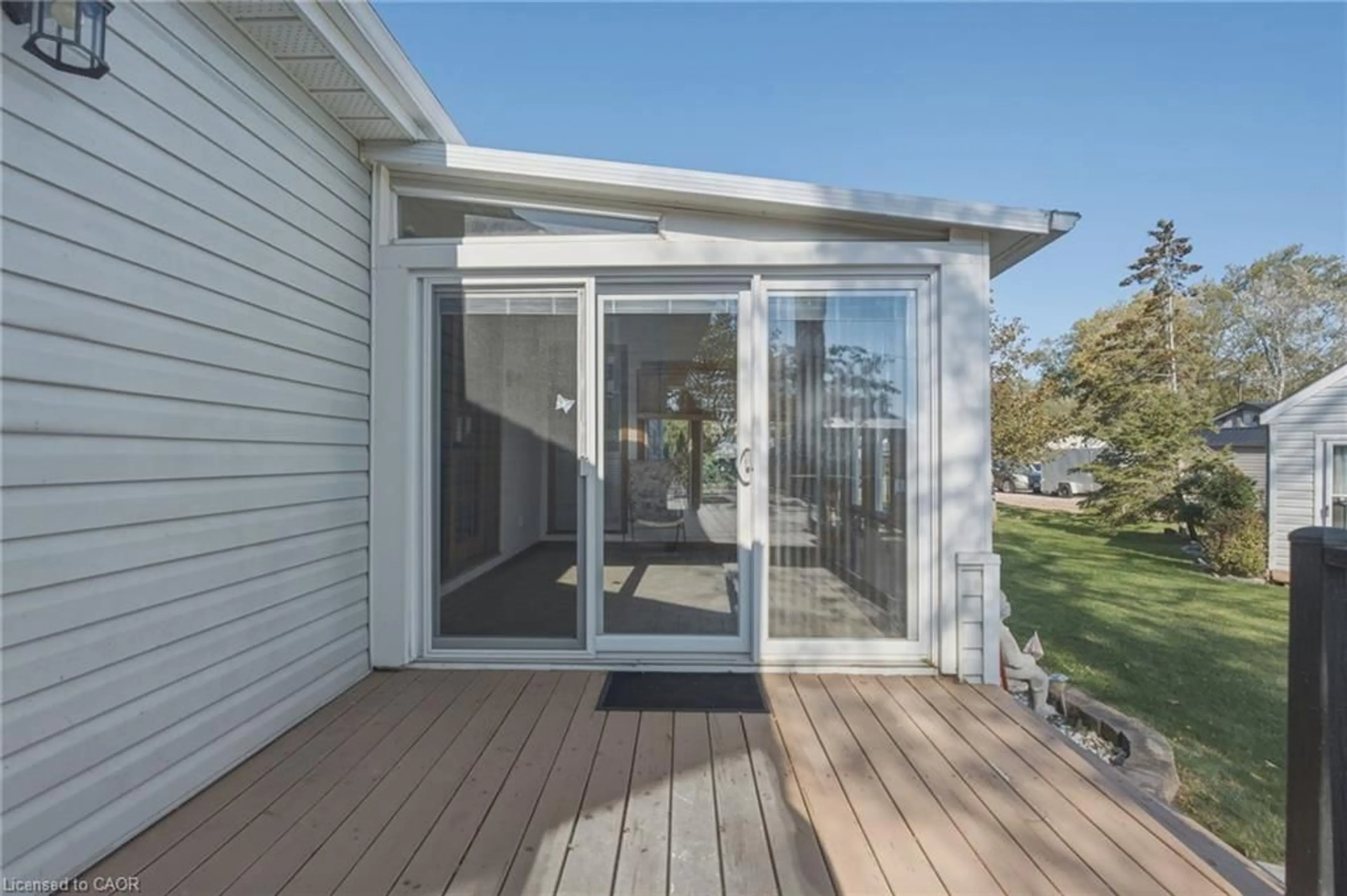 Home with vinyl exterior material, street for 1022 Lakeshore Rd, Selkirk Ontario N0A 1P0