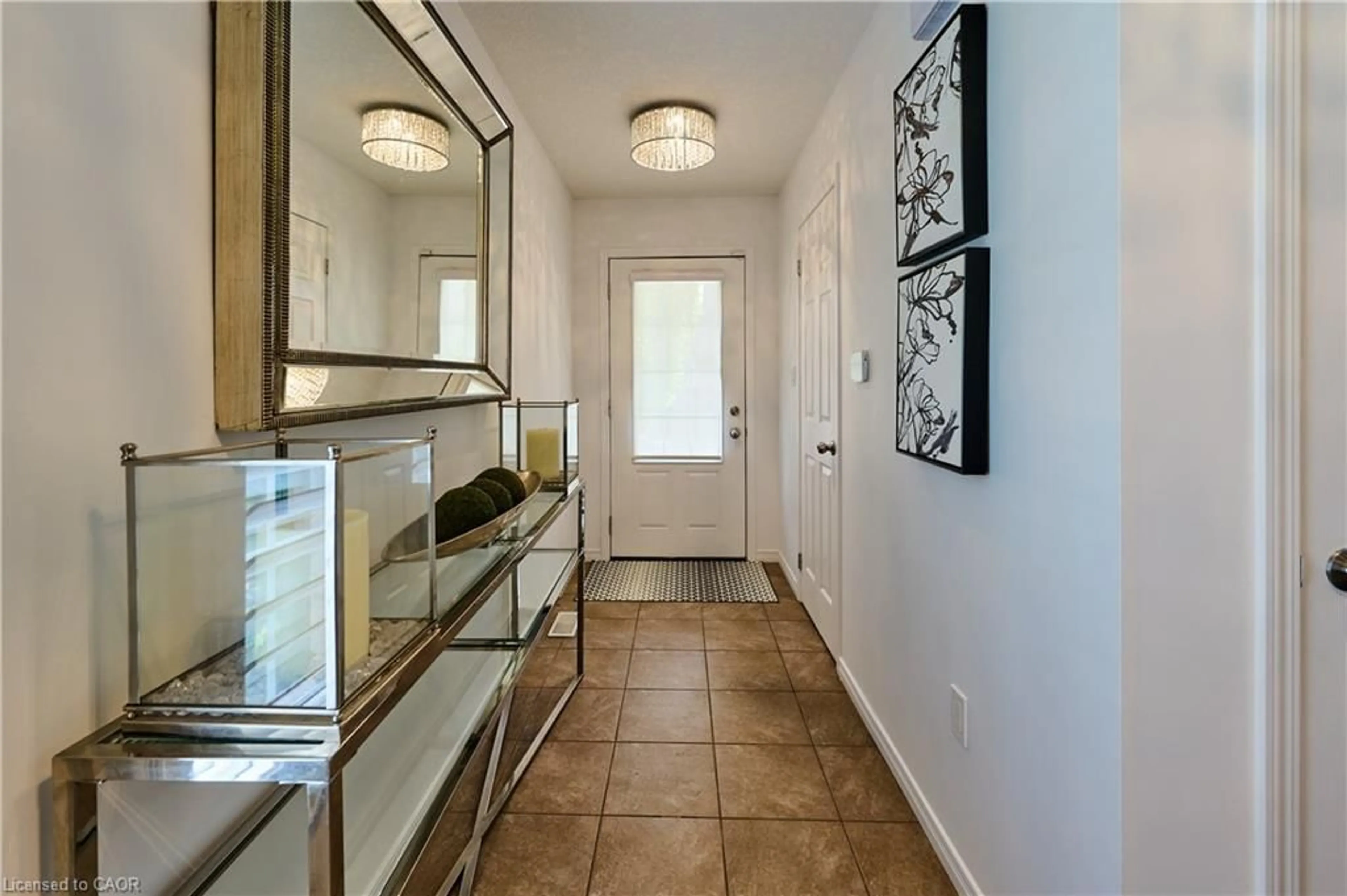 Indoor entryway for 6 Upper Mercer St #A1, Kitchener Ontario N2A 0E4