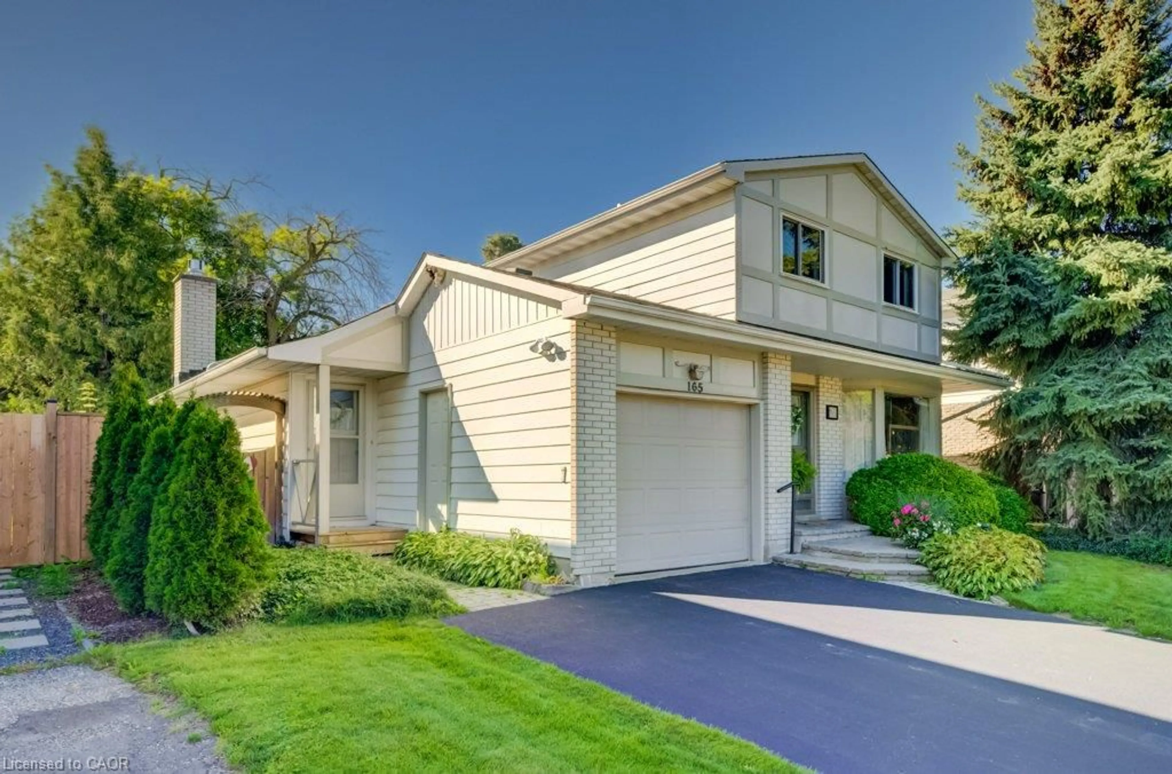 Home with vinyl exterior material, street for 165 Mcgarry Dr, Kitchener Ontario N2N 1A8