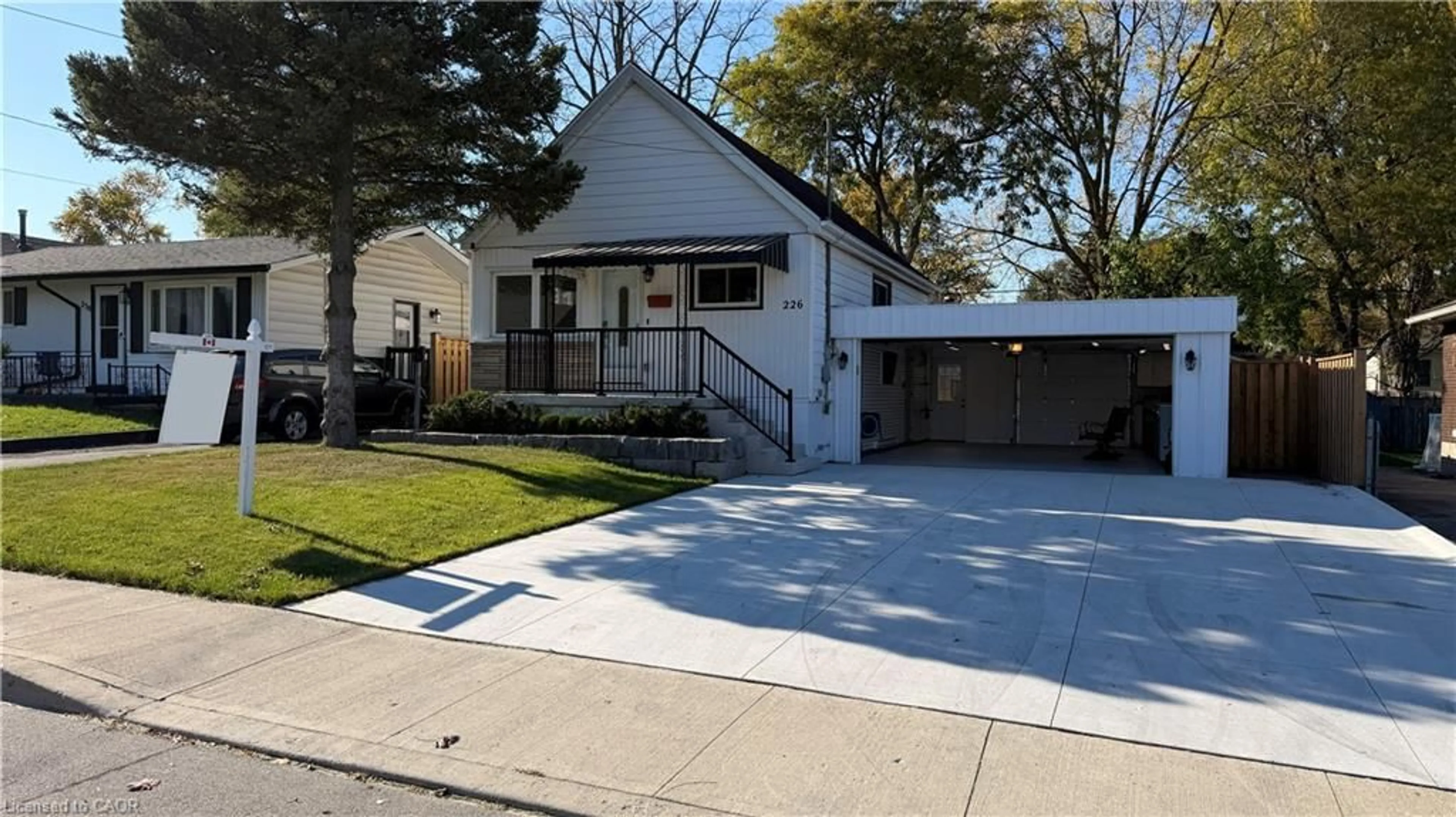 Home with vinyl exterior material, street for 226 West 18th St, Hamilton Ontario L9C 4G9