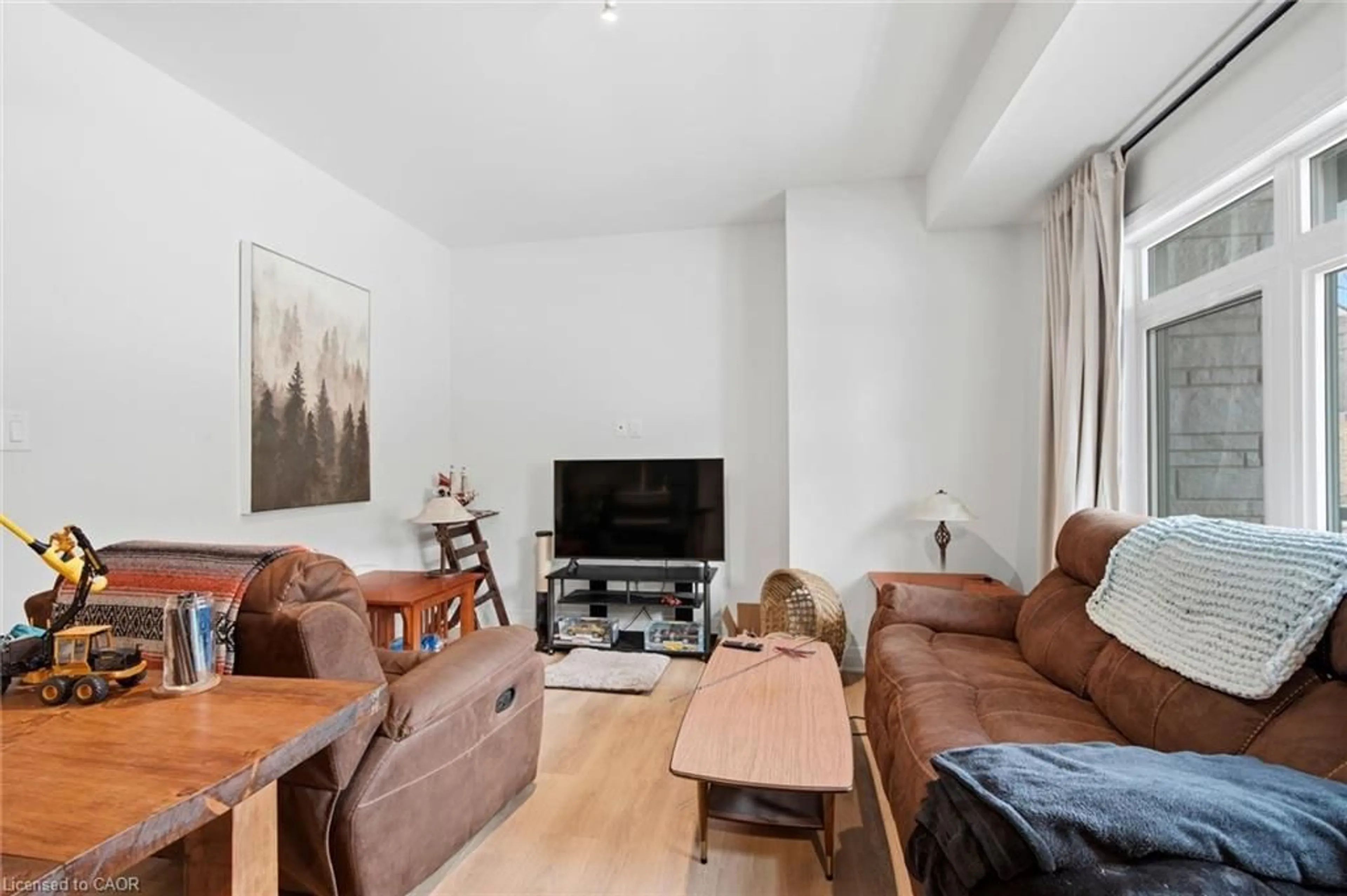 Living room with furniture, unknown for 2 Willow St #71, Paris Ontario N3L 0K7
