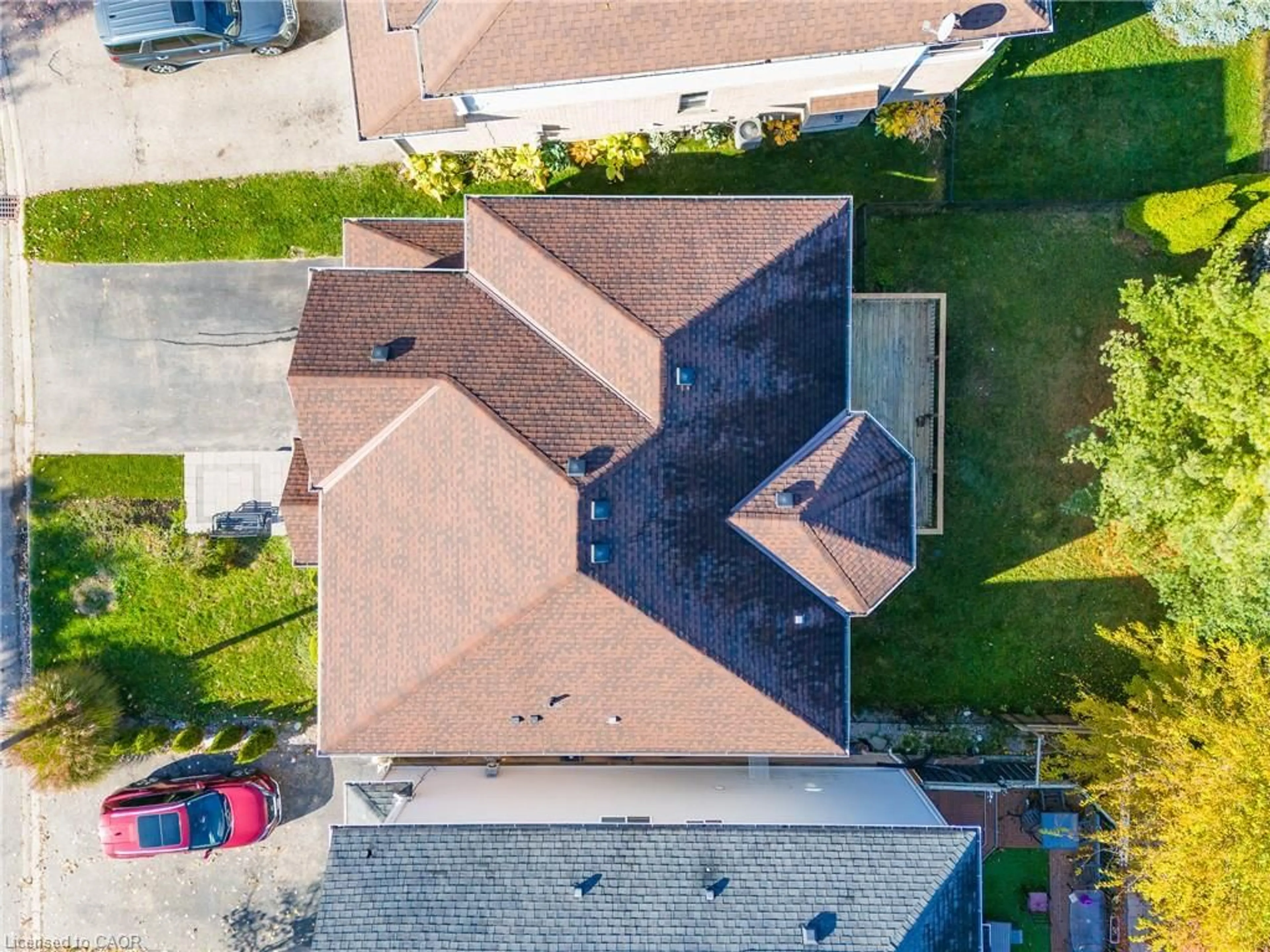A pic from outside/outdoor area/front of a property/back of a property/a pic from drone, street for 602 St Anton St, Waterloo Ontario N2V 2M8