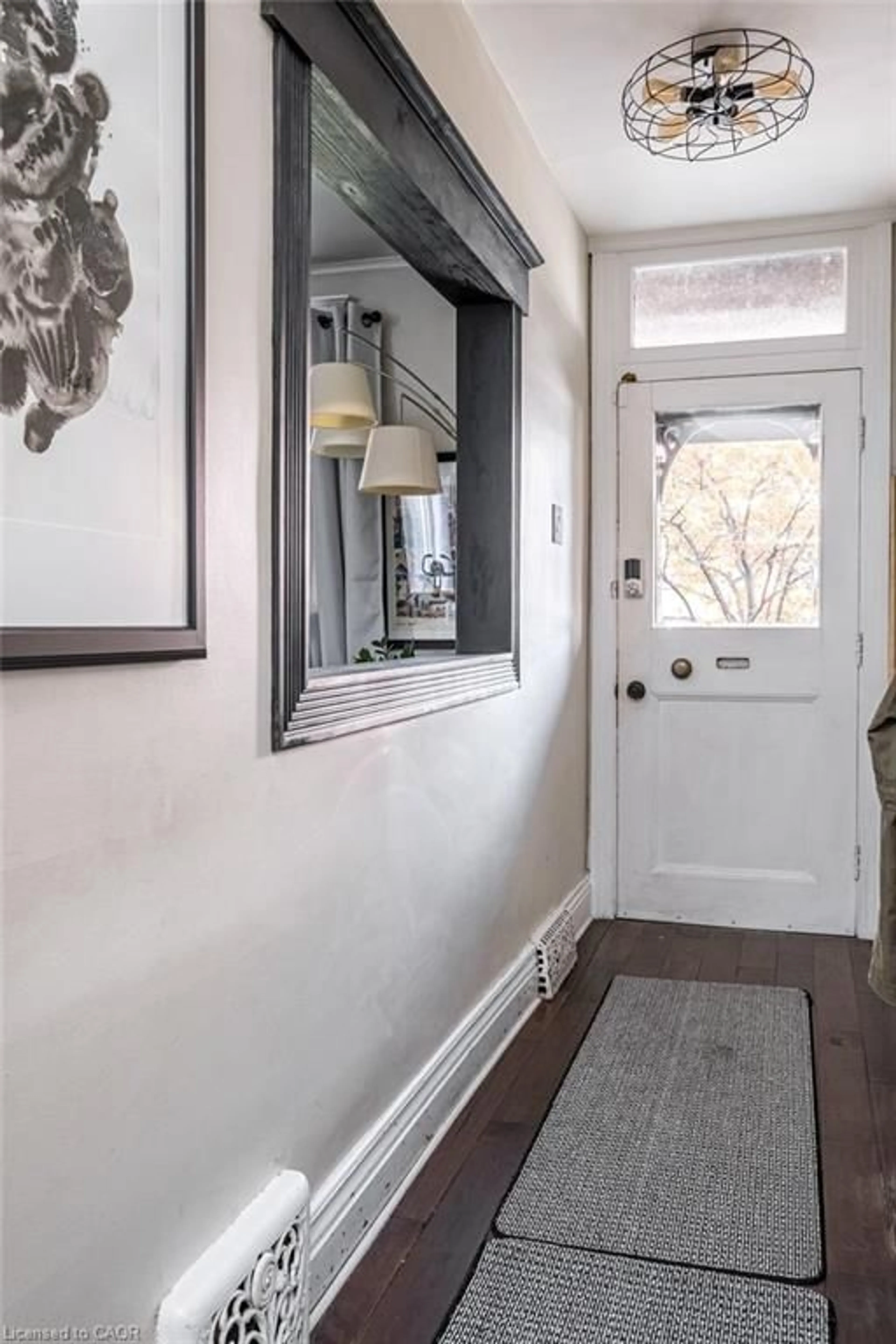 Indoor entryway for 39 Head St, Hamilton Ontario L8R 1P8