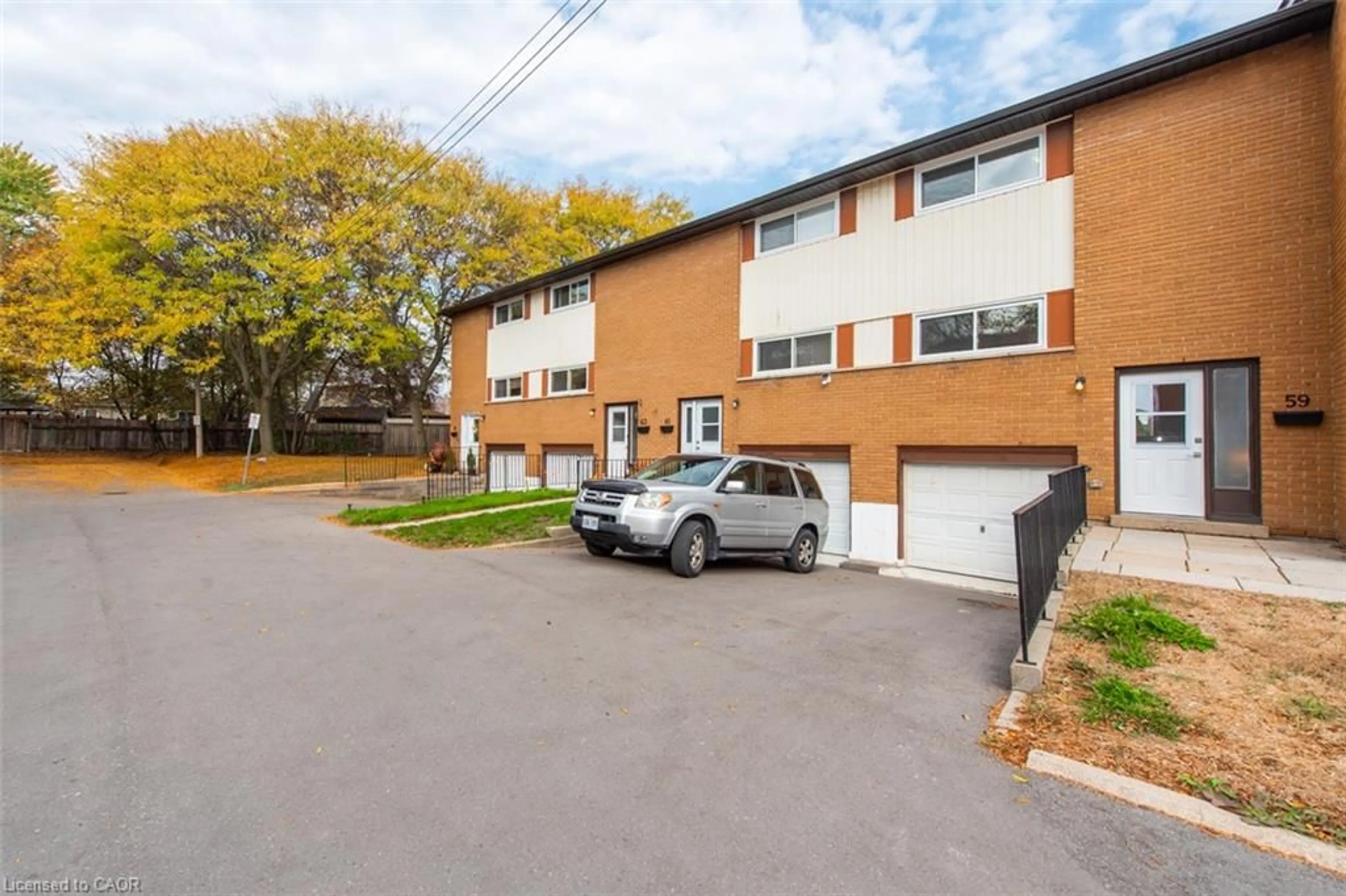A pic from outside/outdoor area/front of a property/back of a property/a pic from drone, street for 59 Woodman Dr, Hamilton Ontario L8H 2M5