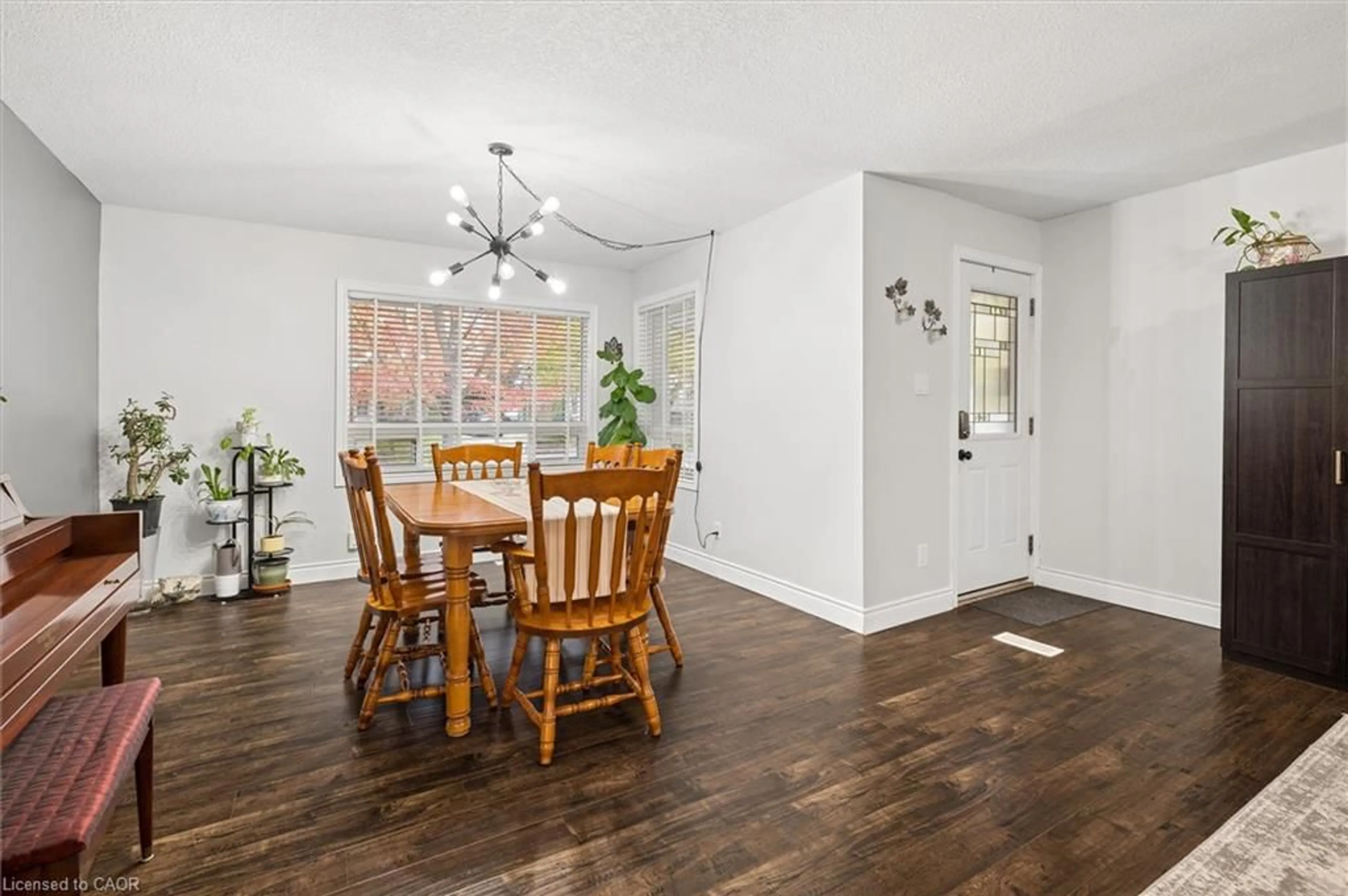 Dining room, wood/laminate floor for 3 Oakwood Ave, Kitchener Ontario N2H 6G7