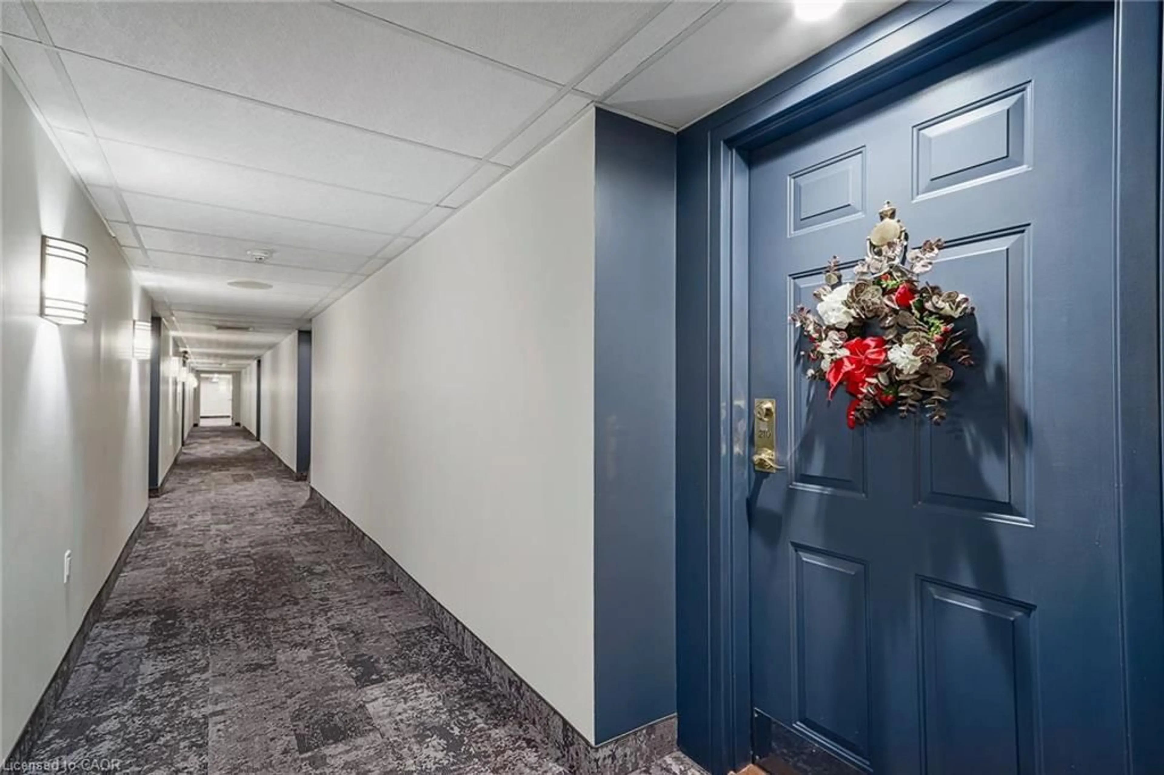 Indoor foyer for 2555 3rd Ave, Owen Sound Ontario N4K 6T8