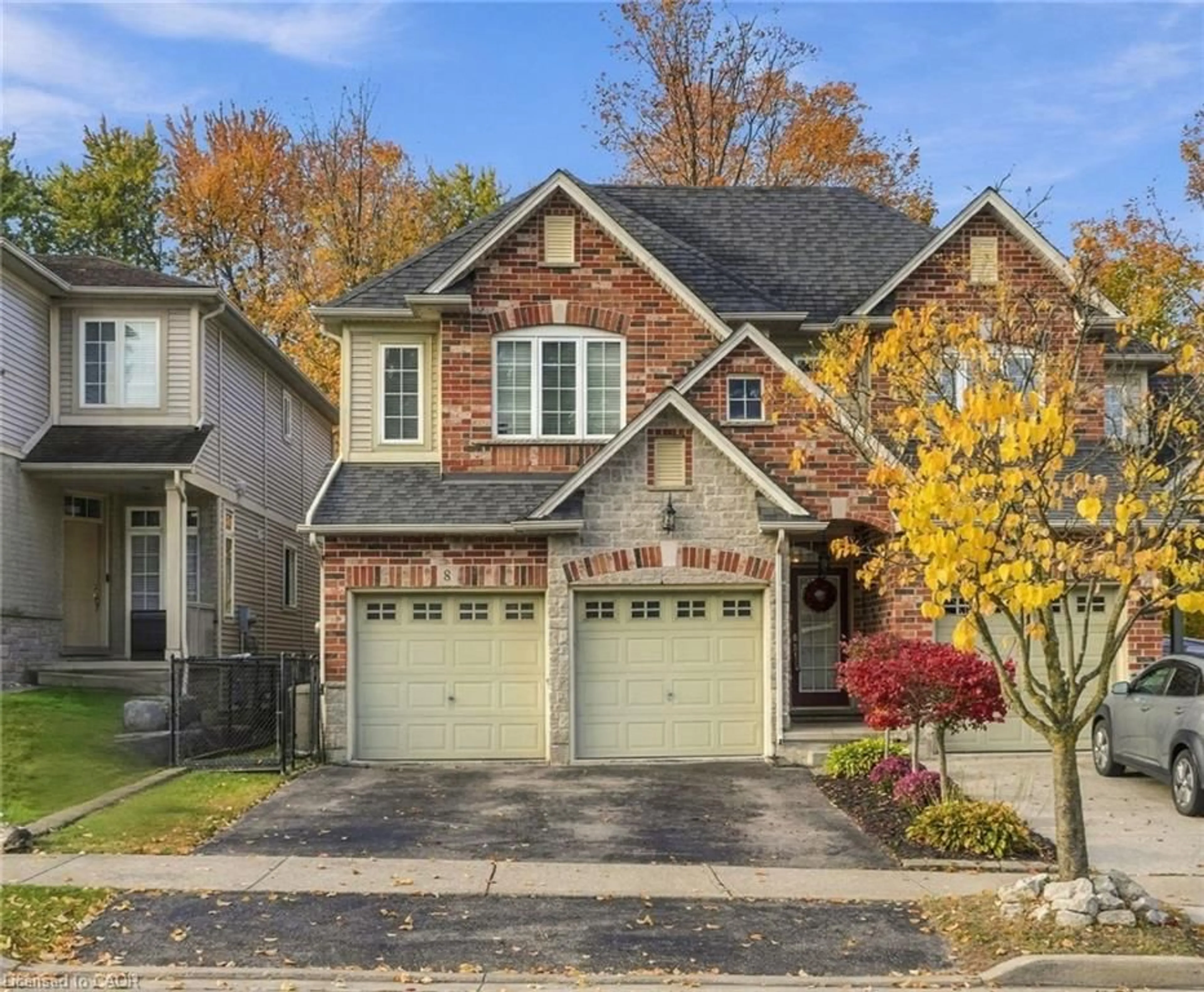 Home with brick exterior material, street for 8 Goldenview Crt, Waterdown Ontario L8B 0L2