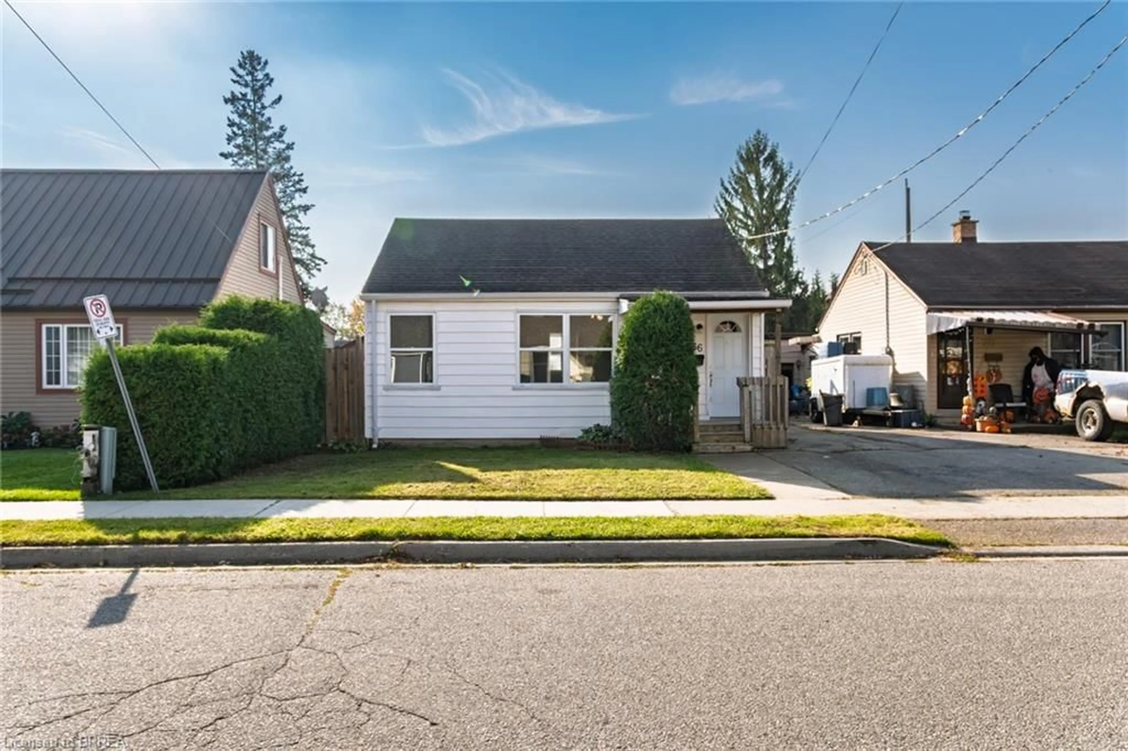 Home with vinyl exterior material, street for 66 Gladstone Ave, Brantford Ontario N3S 1P1