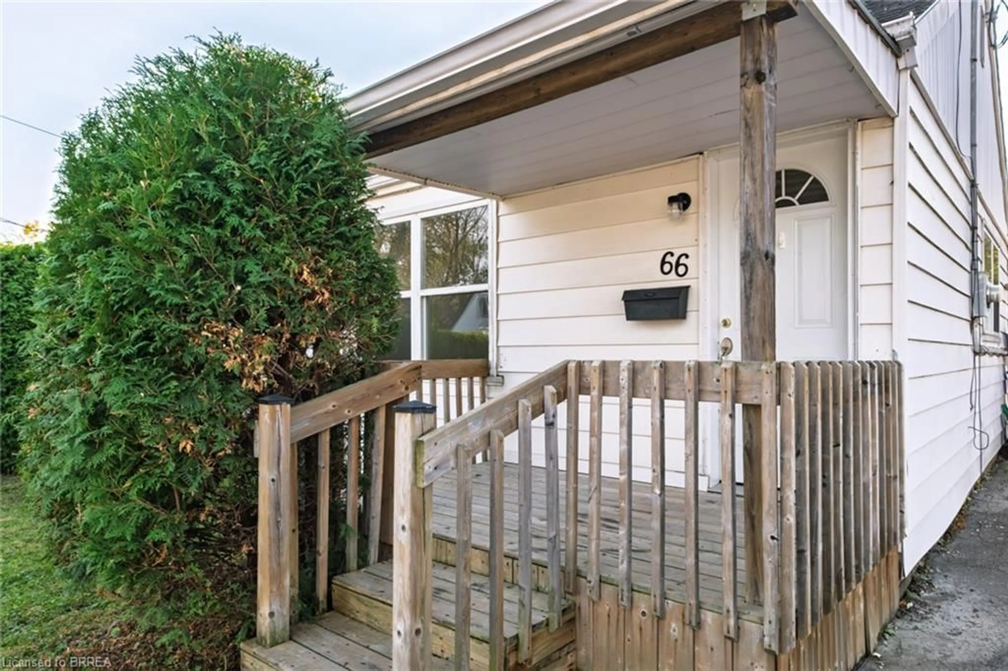 Patio, street for 66 Gladstone Ave, Brantford Ontario N3S 1P1