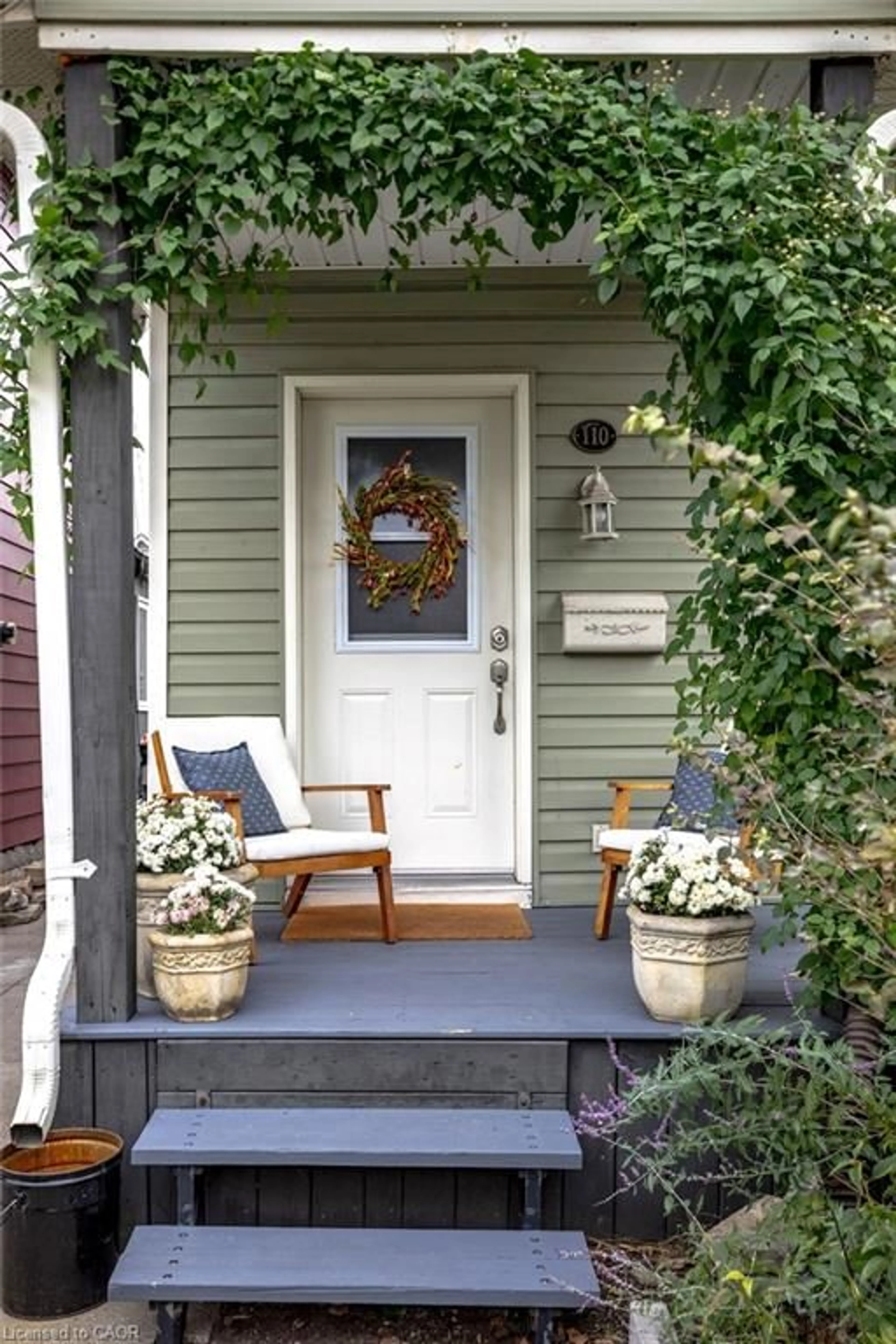 Indoor entryway for 110 Chestnut Ave, Hamilton Ontario L8L 6K9
