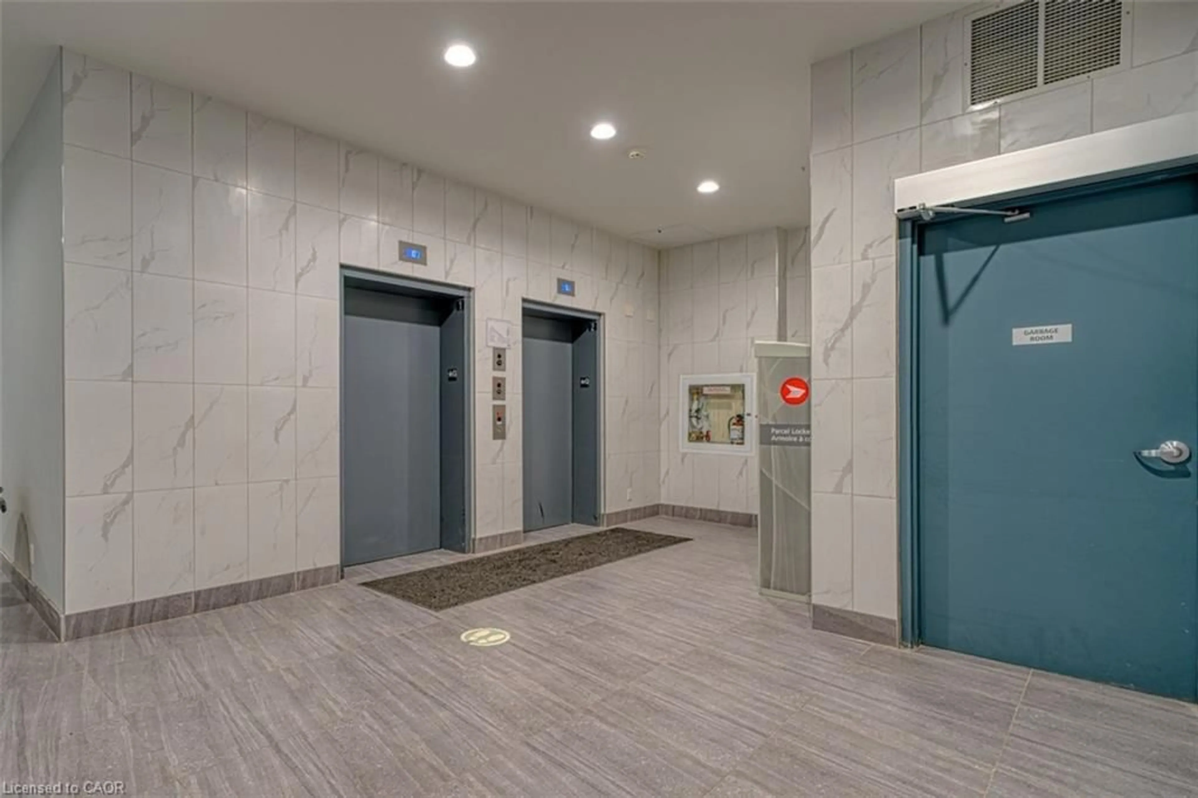 Indoor foyer for 652 Princess St #304, Kingston Ontario K7L 1E5