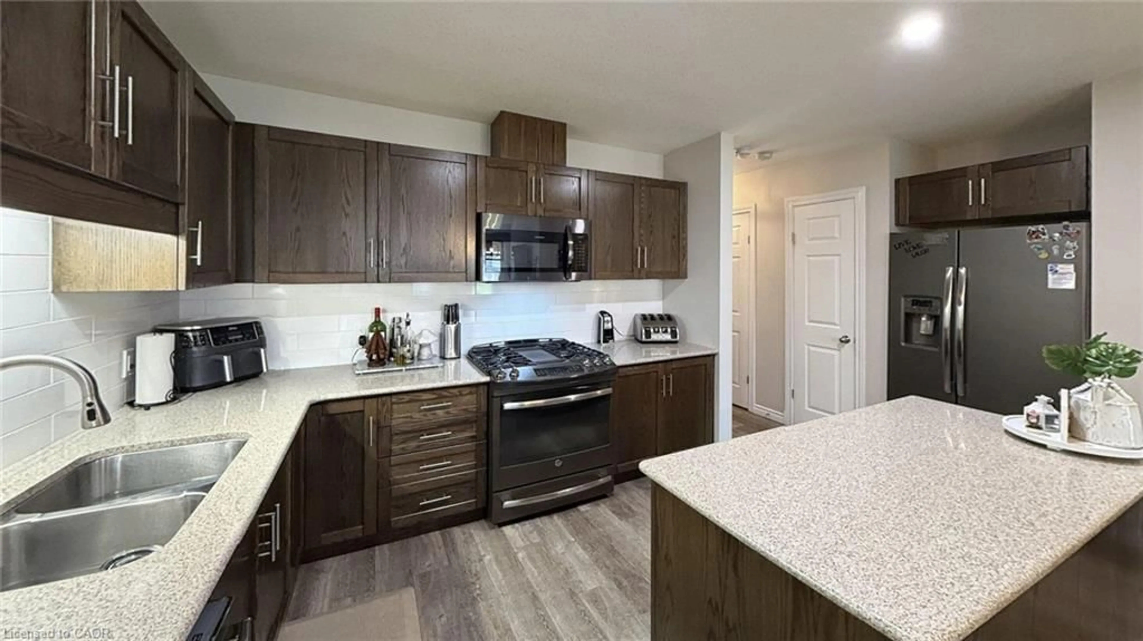 Open concept kitchen, unknown for 1502 Caen Ave, Woodstock Ontario N4T 0J8