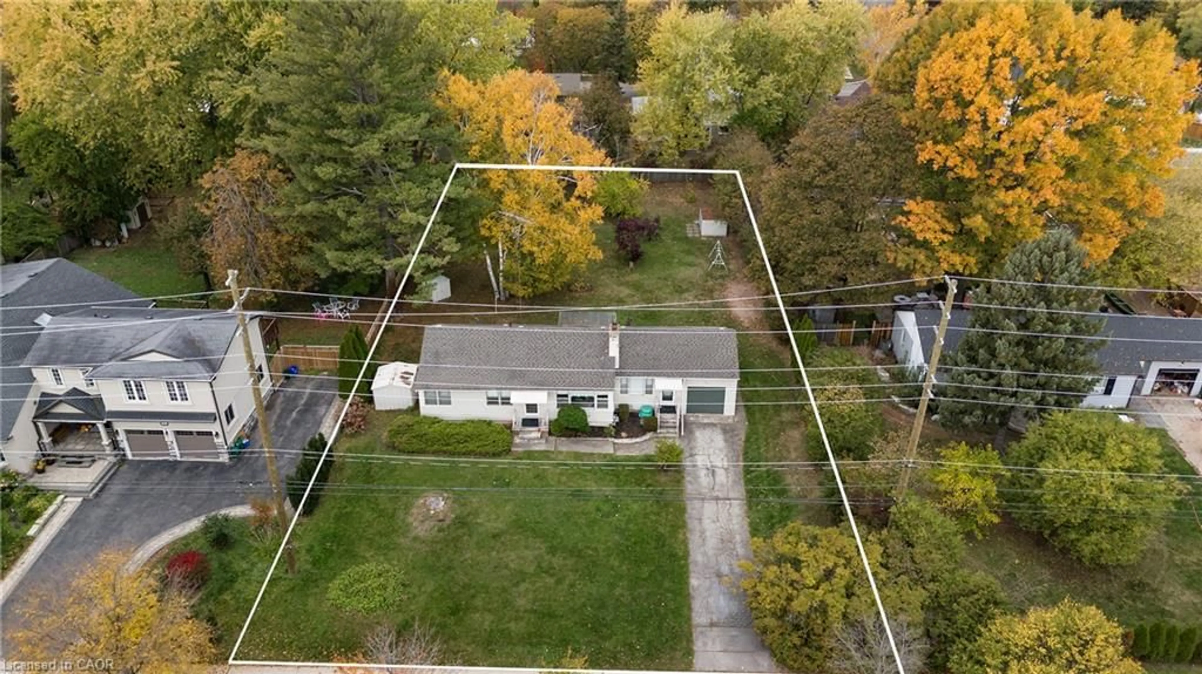 A pic from outside/outdoor area/front of a property/back of a property/a pic from drone, street for 2455 Rebecca St, Oakville Ontario L6L 2B1