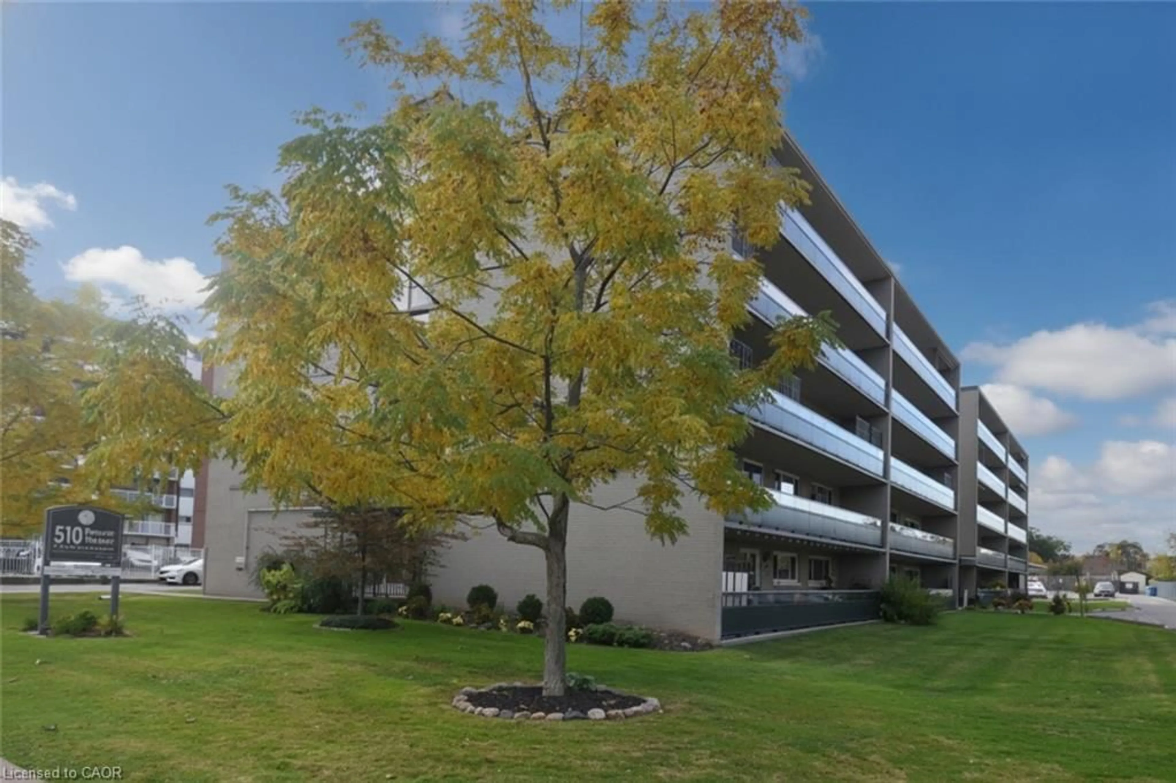 Patio, building for 510 Queenston Rd #404, Hamilton Ontario L8K 1J3