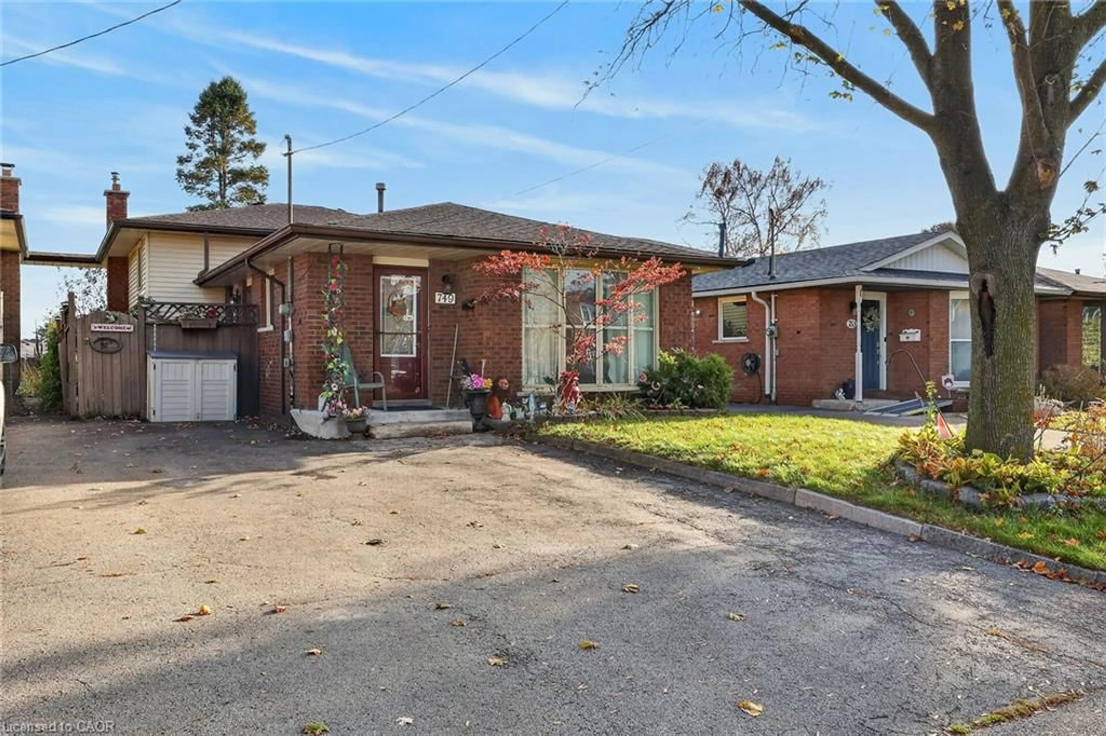 Home with brick exterior material, street for 749 Upper Horning Rd, Hamilton Ontario L9C 7R3