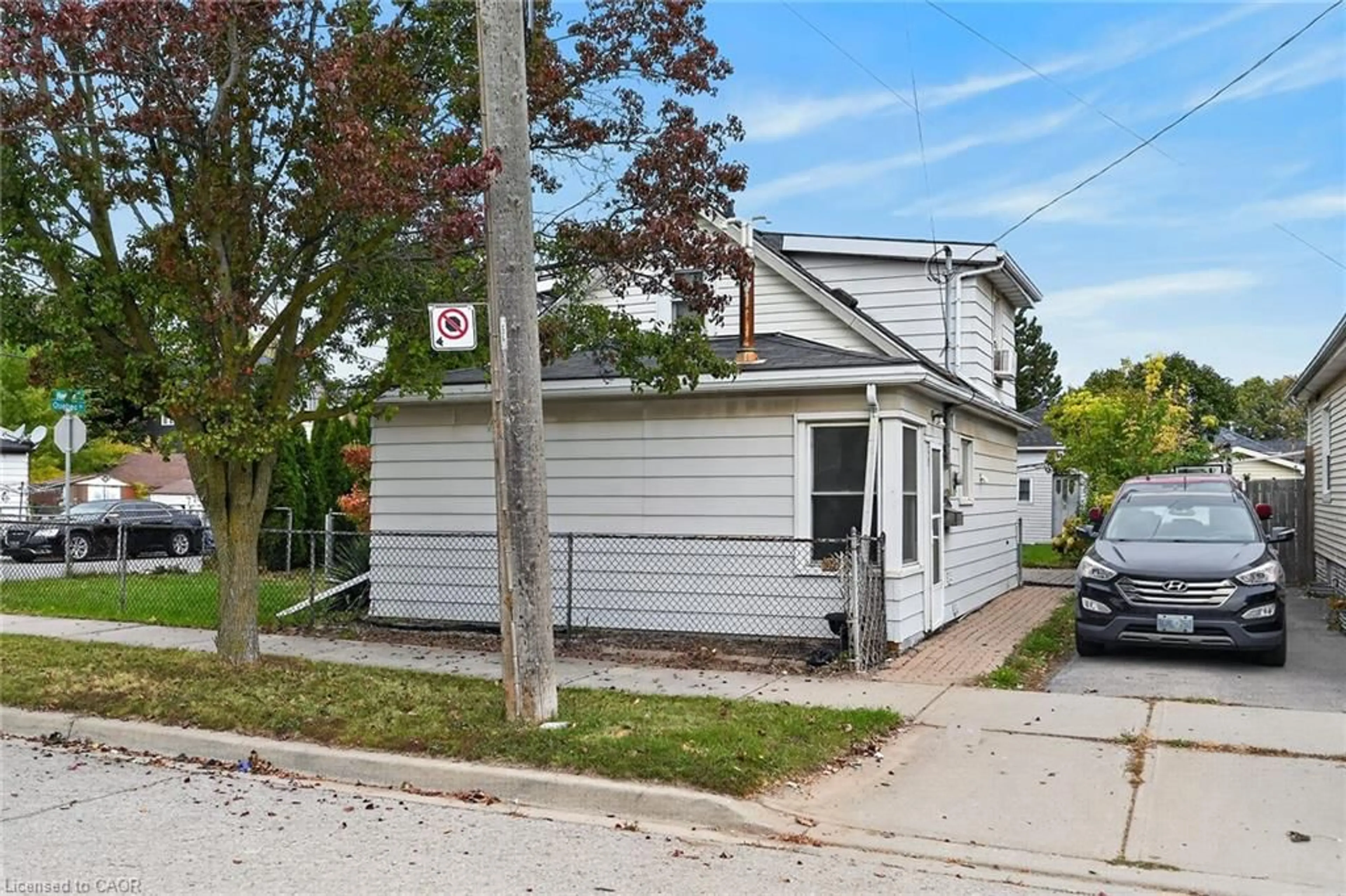 Unknown for 747 Rennie St, Hamilton Ontario L8H 3R4