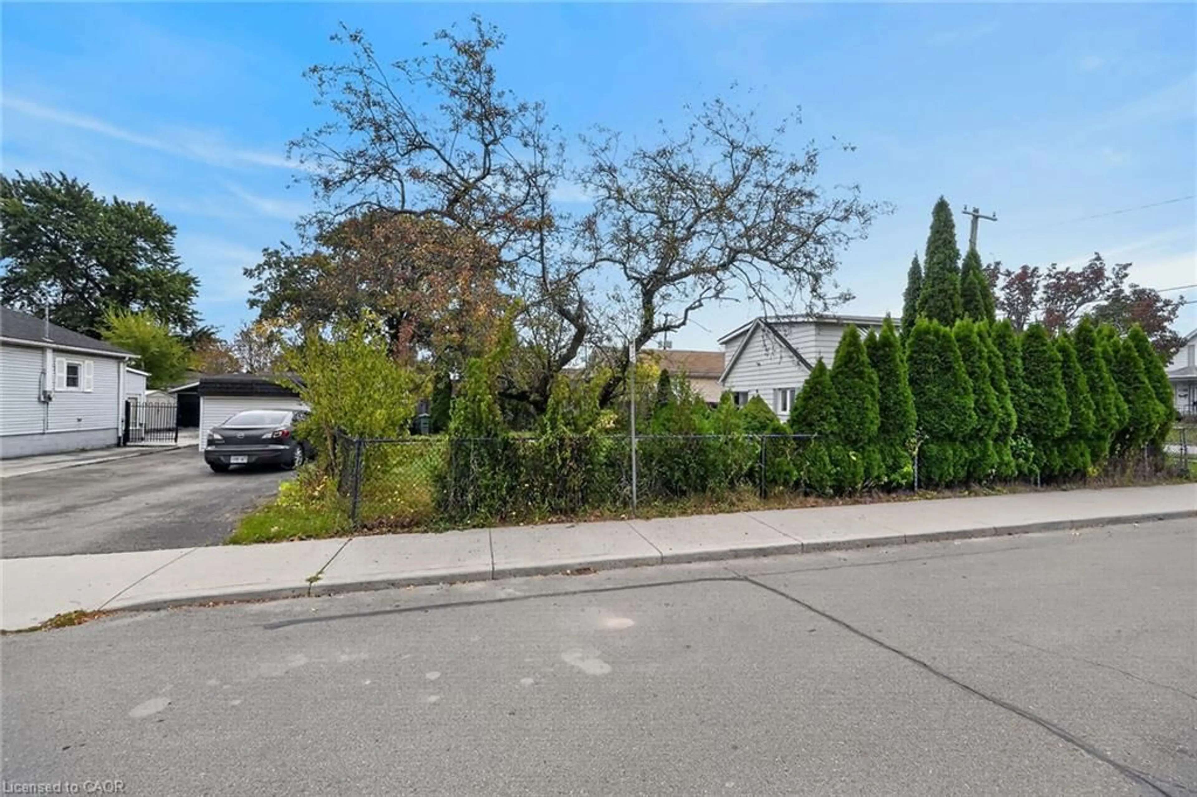 Unknown for 747 Rennie St, Hamilton Ontario L8H 3R4
