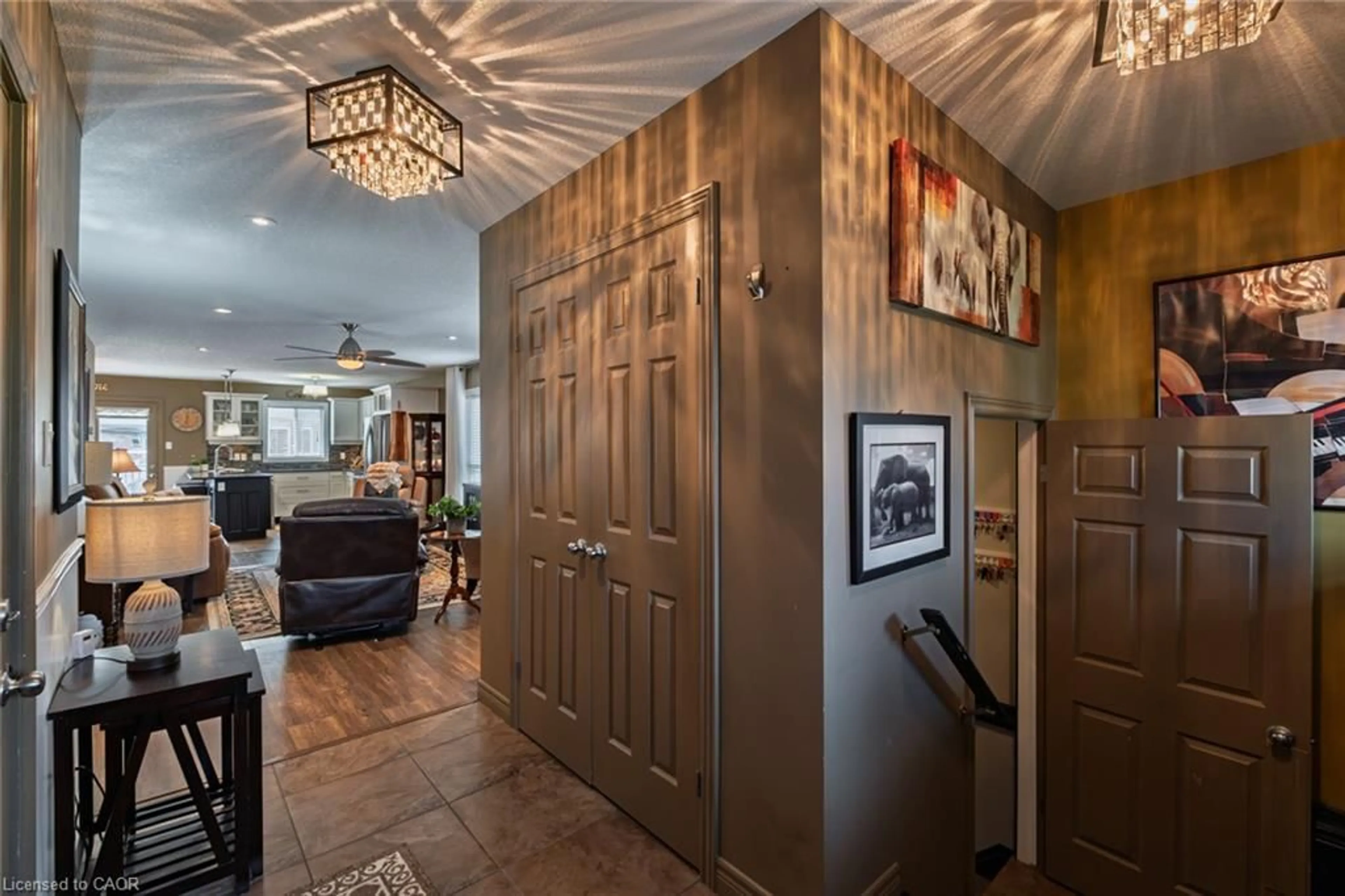Indoor entryway for 98 Sanders Cres, Tillsonburg Ontario N4G 0B4