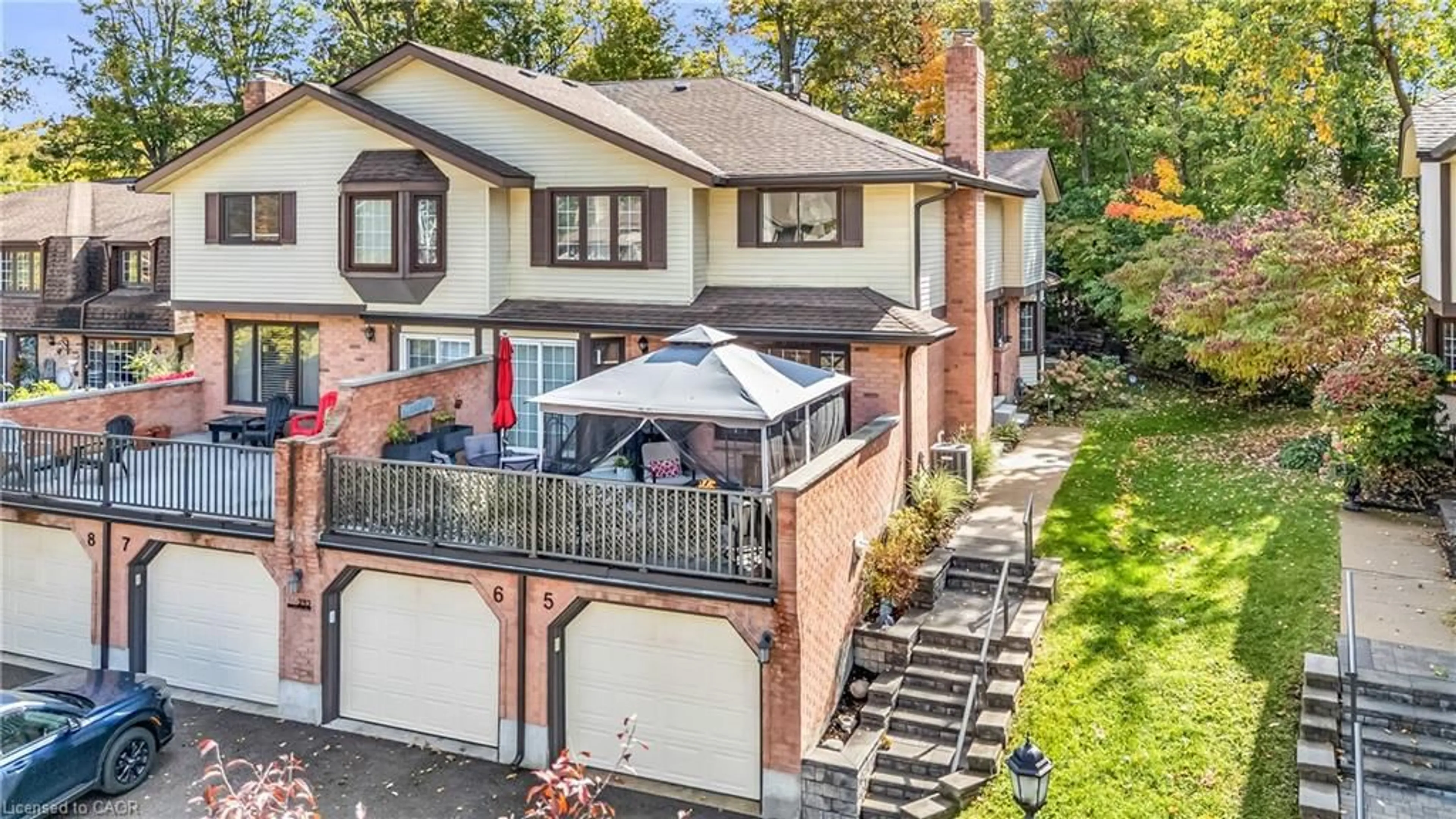 A pic from outside/outdoor area/front of a property/back of a property/a pic from drone, street for 232 Kingswood Dr #5, Kitchener Ontario N2E 2K2