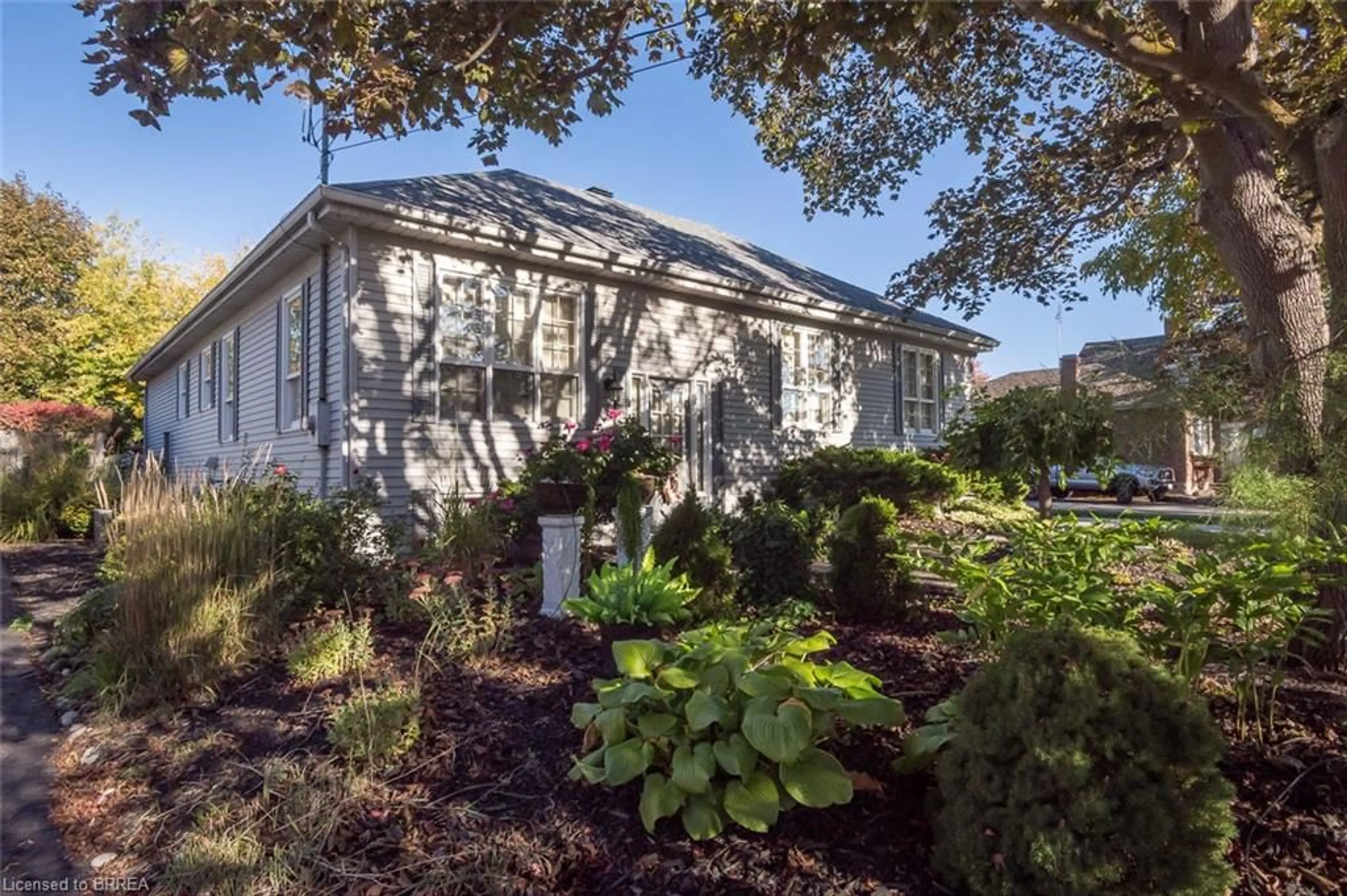 Home with vinyl exterior material, street for 81 Miles St, Milton Ontario L9T 1E7