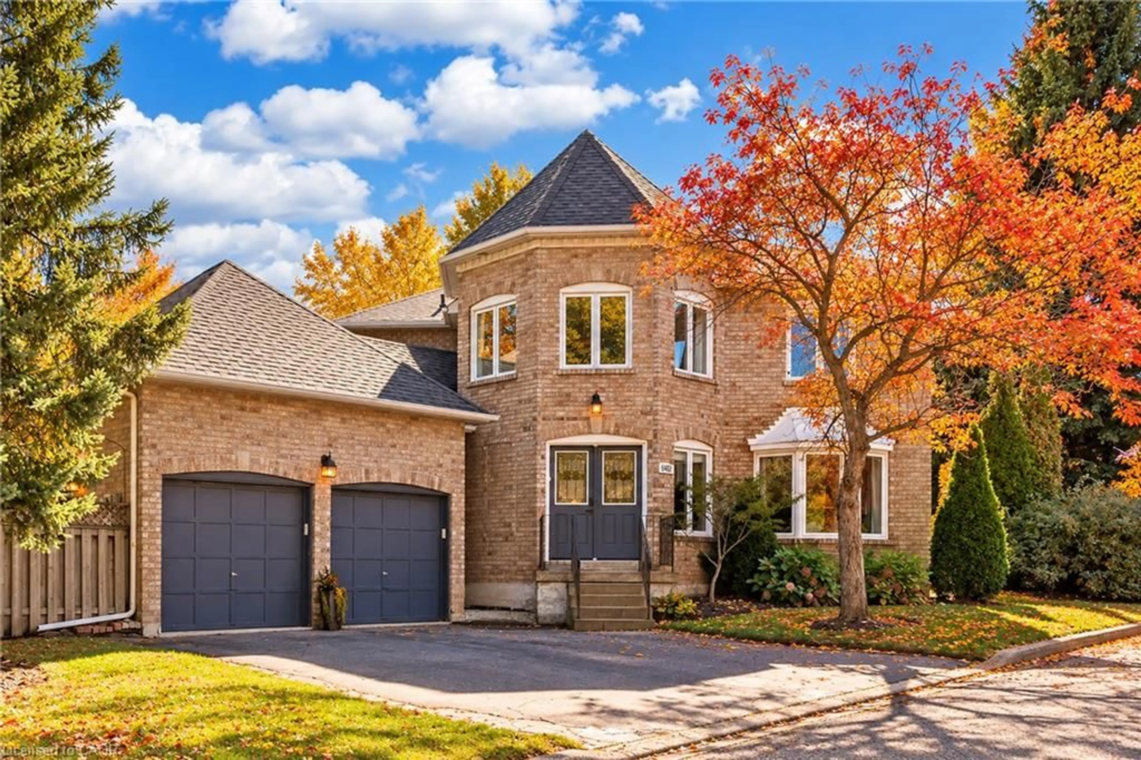 Home with brick exterior material, street for 6482 Tenth Line, Mississauga Ontario L5N 5T7