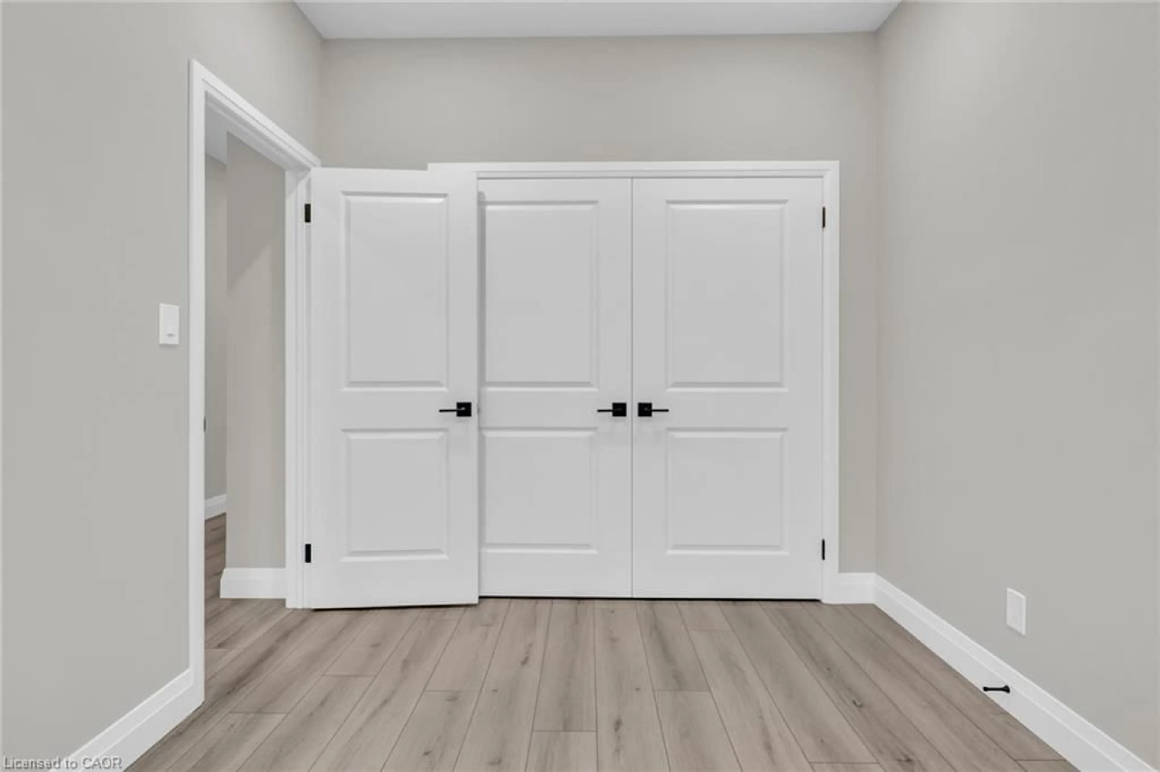 Indoor entryway for 29 Weymouth St #18, Elmira Ontario N3B 0G3