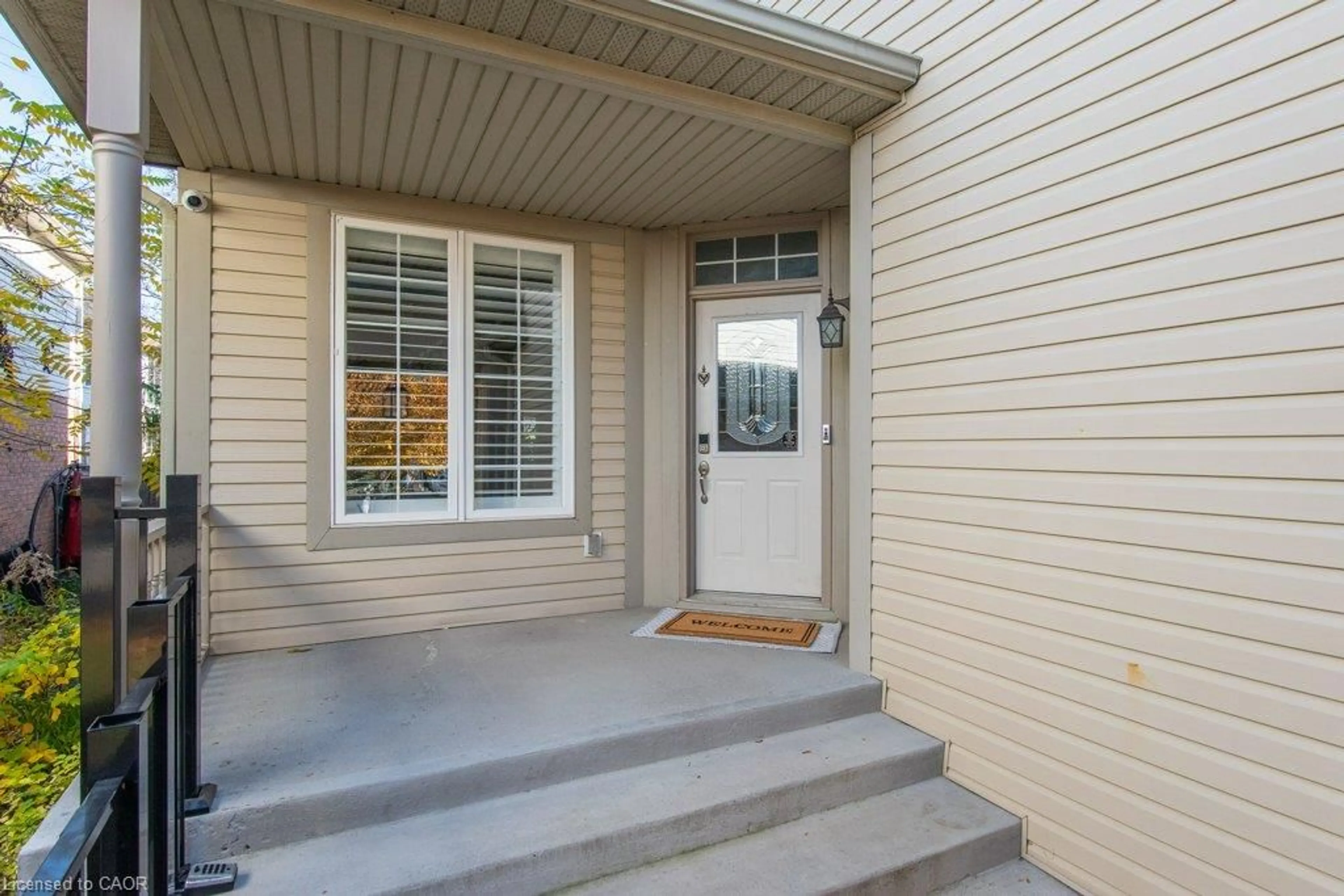 Indoor entryway for 90 Autumn Ridge Trail, Kitchener Ontario N2P 2K1