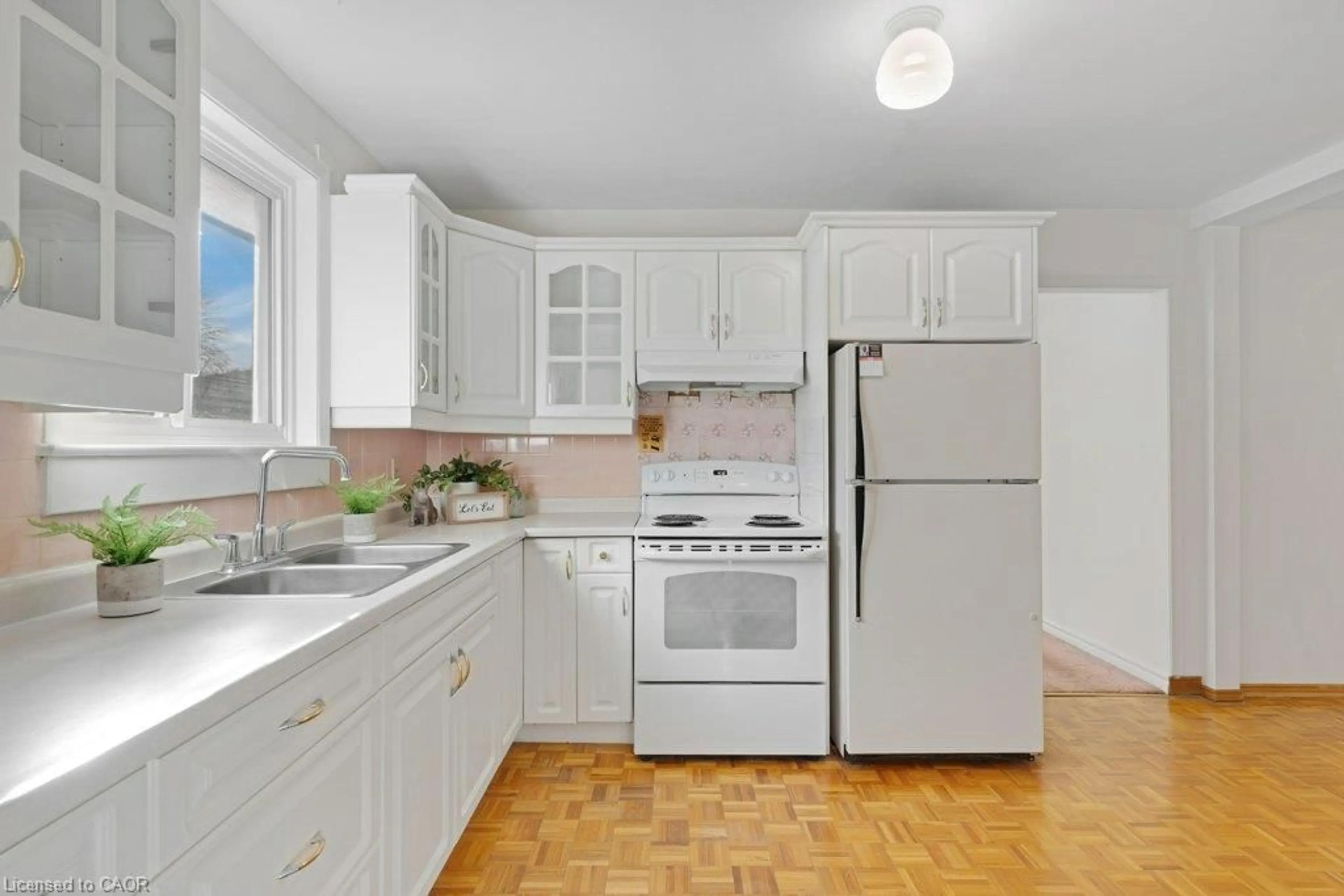 Standard kitchen, unknown for 1166 Kathlene Crt, Cambridge Ontario N3H 4P2