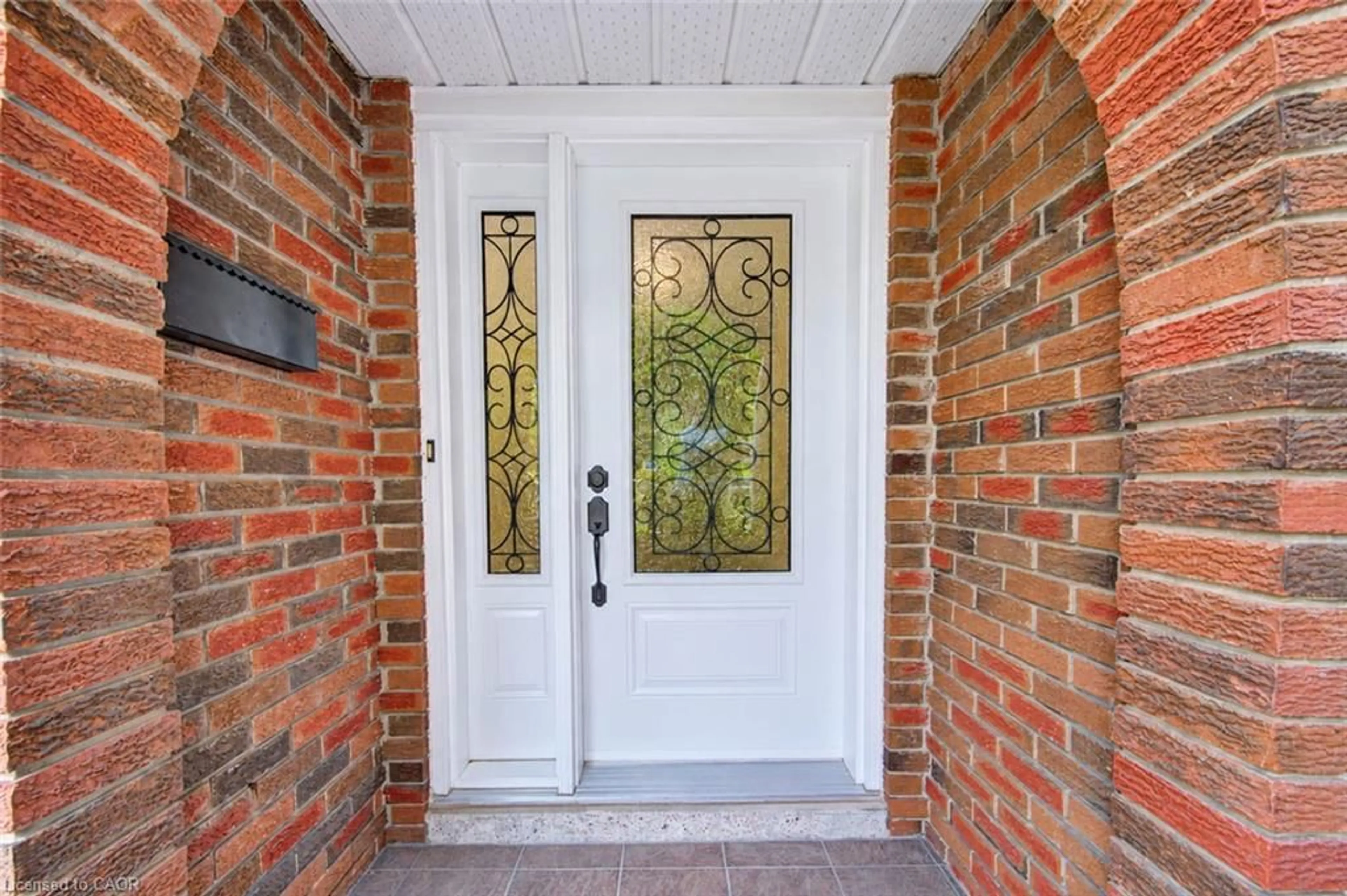 Indoor entryway for 27 Alto Dr, Hamilton Ontario L8K 5X1