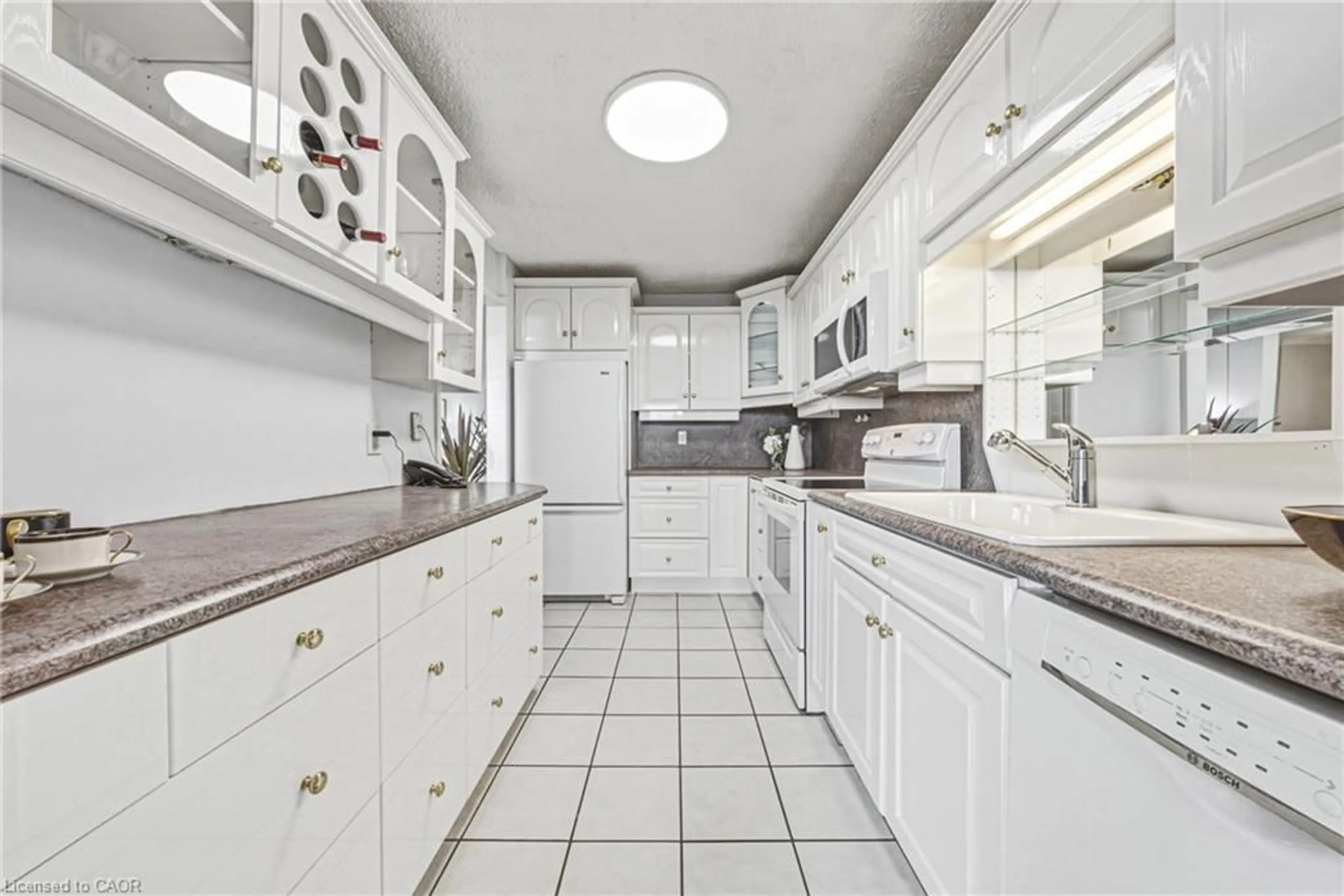 Standard kitchen, ceramic/tile floor for 2055 Upper Middle Rd #1005, Burlington Ontario L7P 3P4