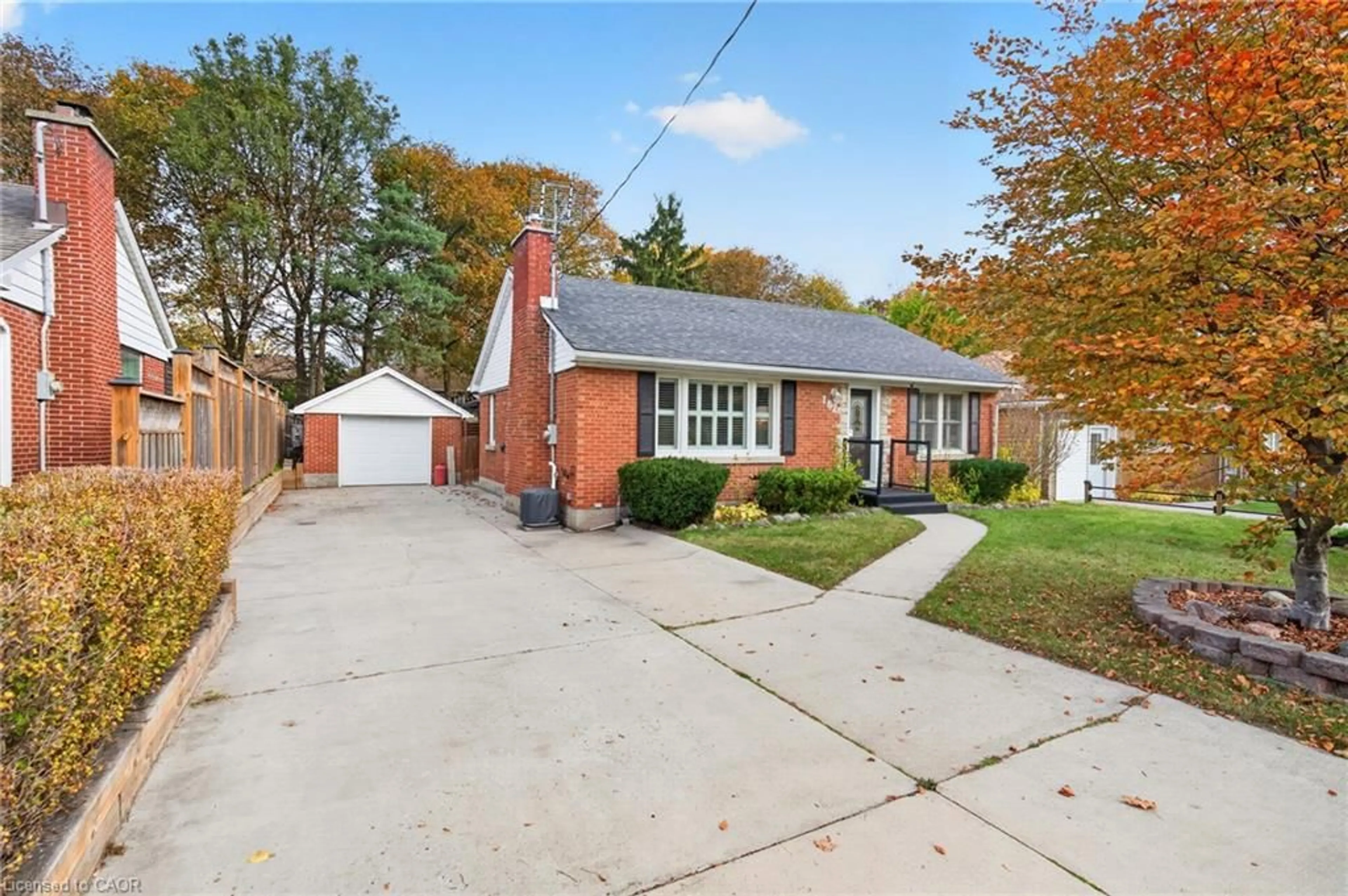 Home with brick exterior material, street for 162 Fairfield Ave, Kitchener Ontario N2H 6C5