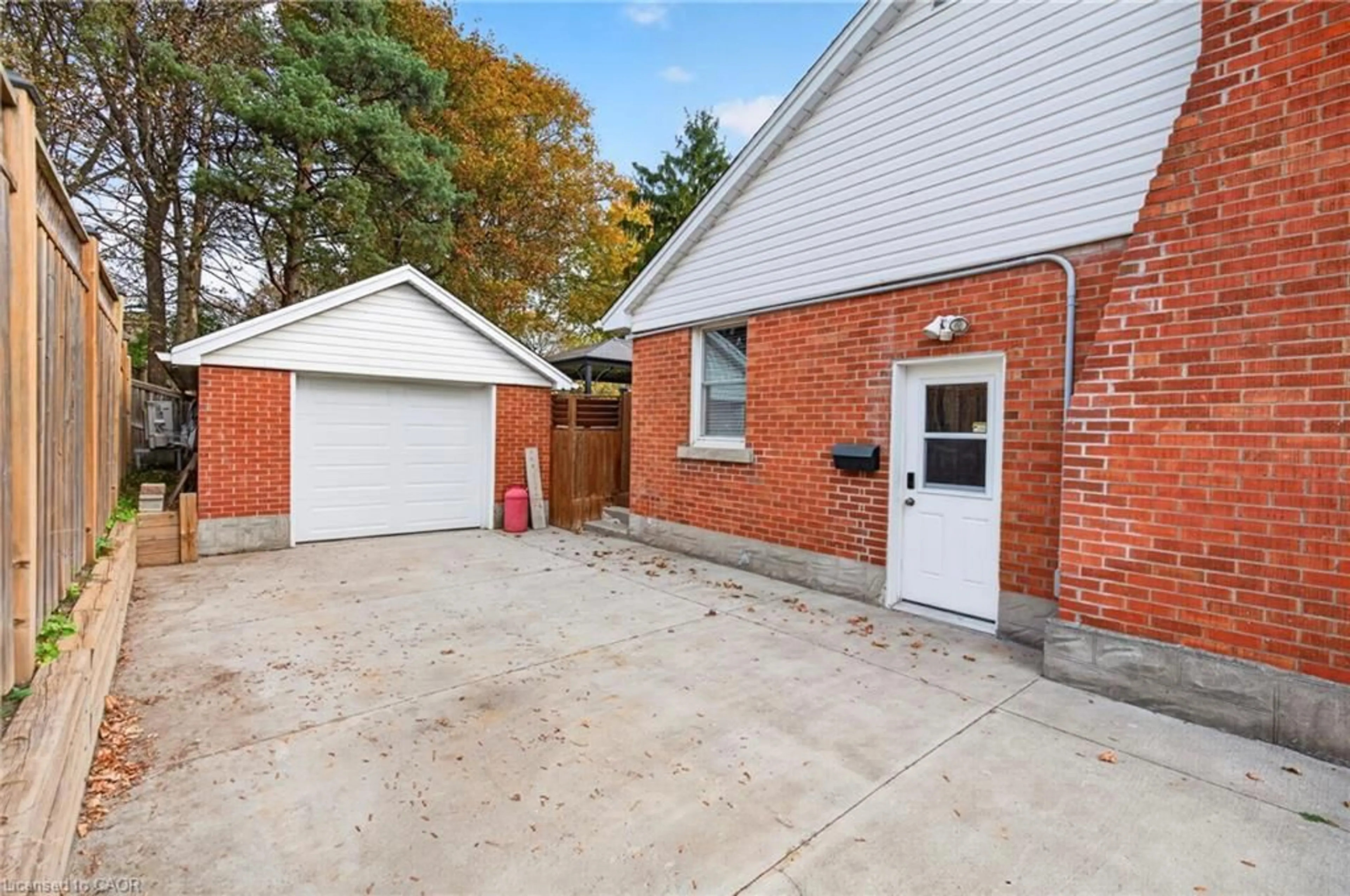 Home with brick exterior material, street for 162 Fairfield Ave, Kitchener Ontario N2H 6C5