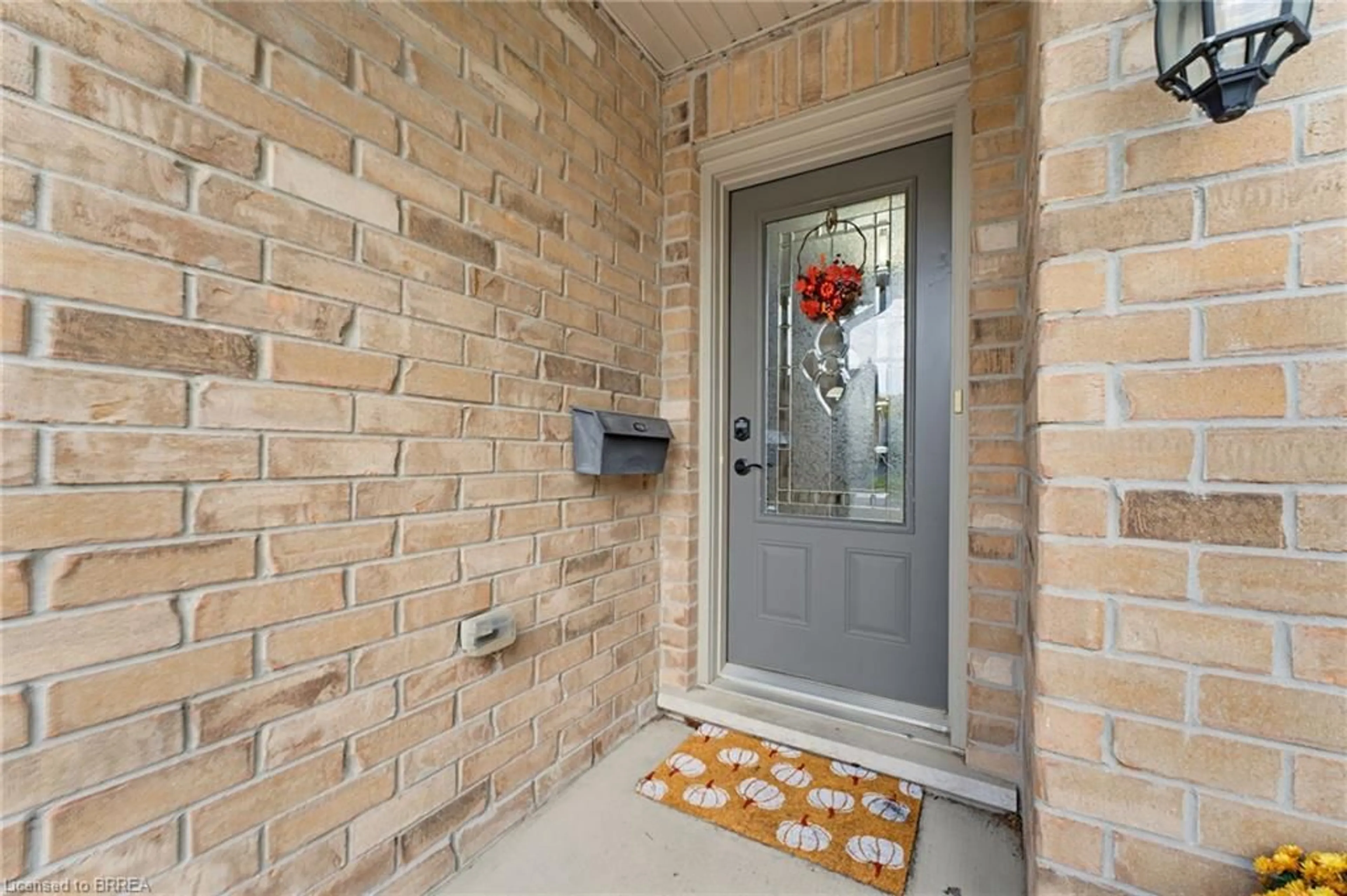 Indoor entryway for 95 Morton Ave, Brantford Ontario N3R 2N9