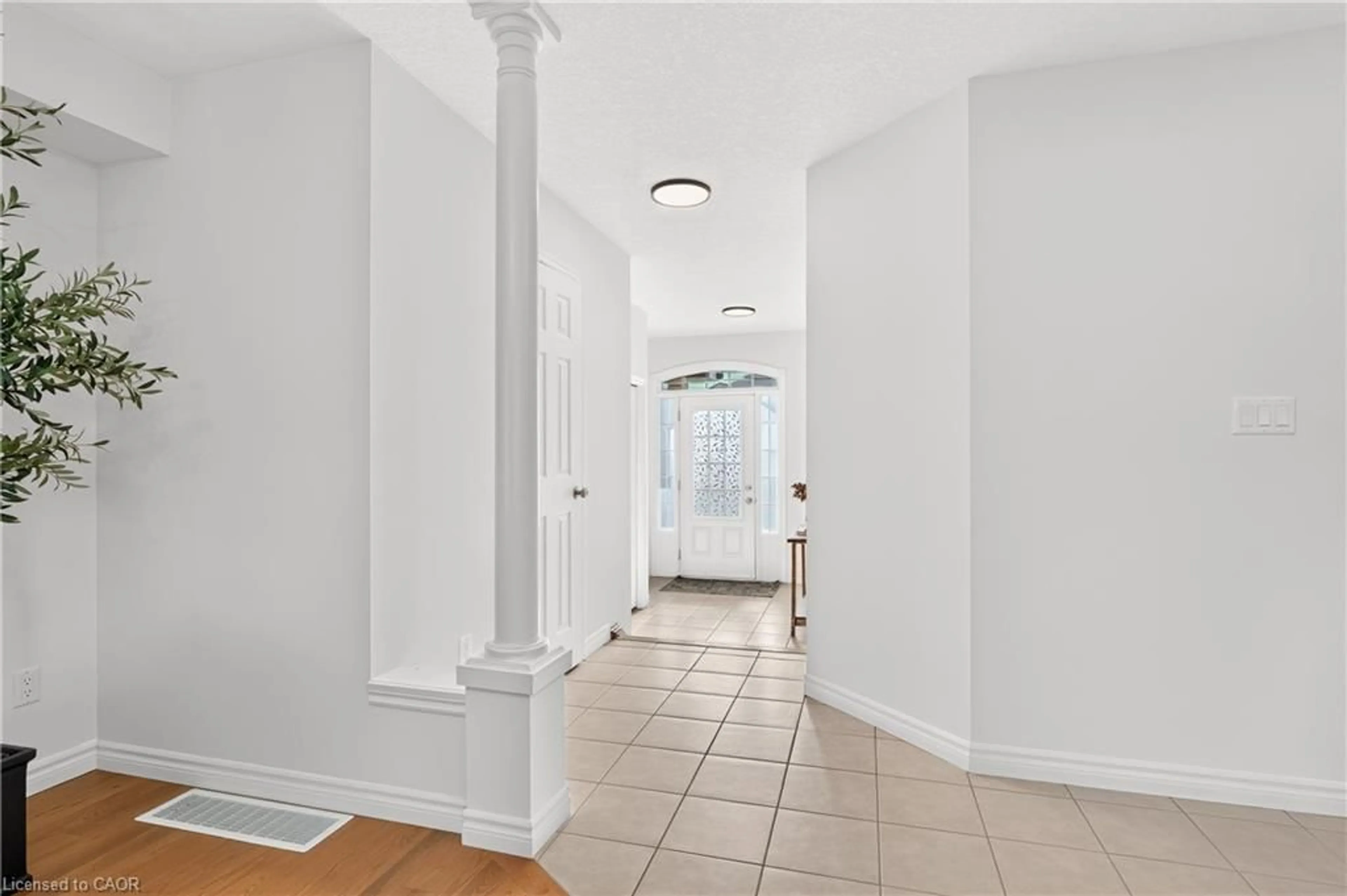 Indoor entryway for 354 Tealby Cres, Waterloo Ontario N2J 0A1