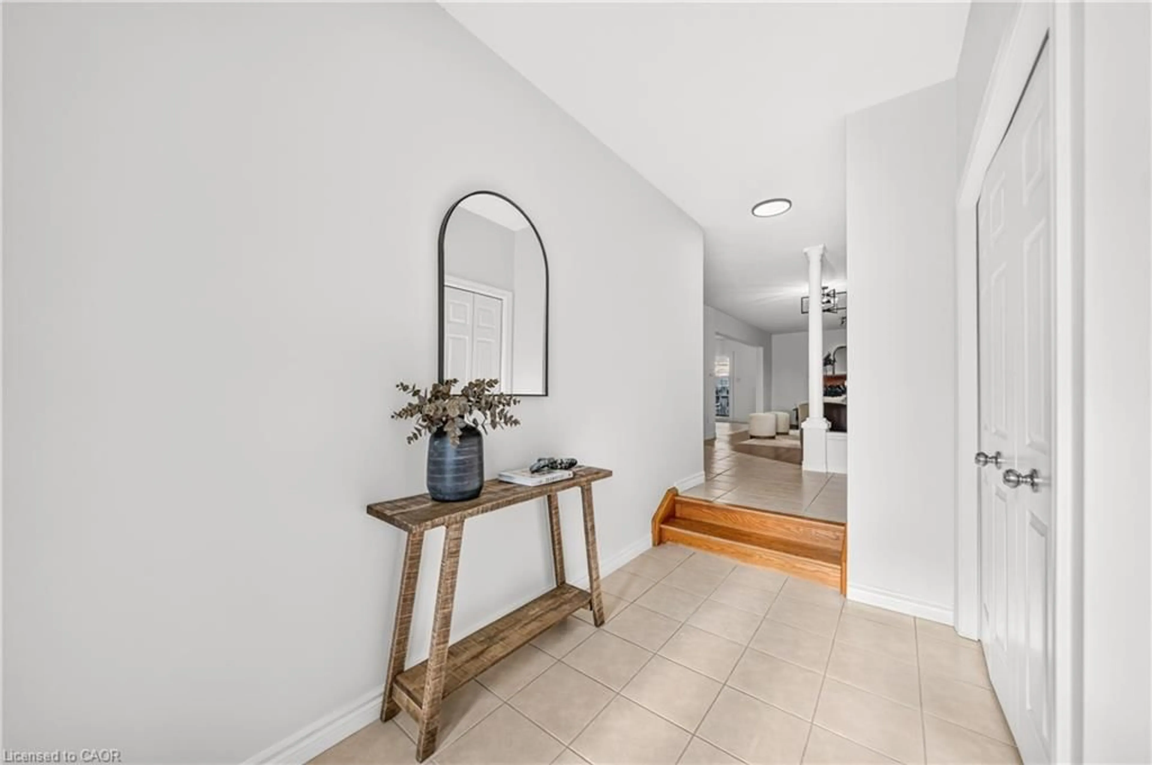 Indoor entryway for 354 Tealby Cres, Waterloo Ontario N2J 0A1