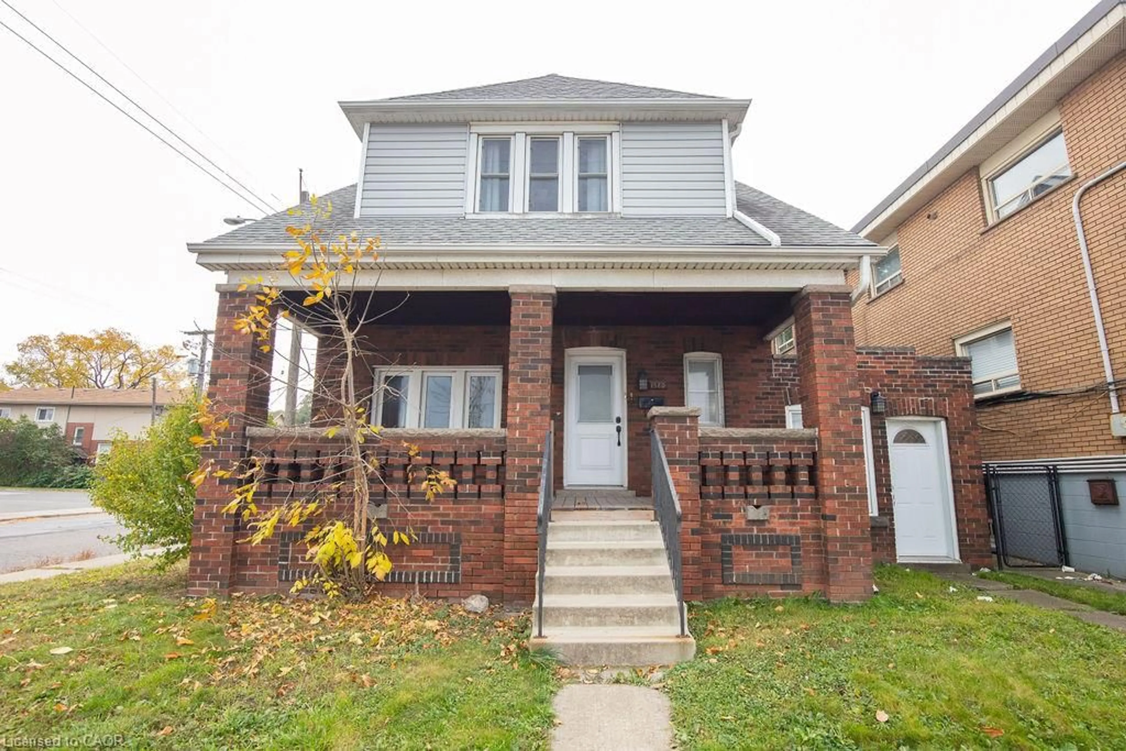 Home with brick exterior material, street for 1580 Barton St, Hamilton Ontario L8H 2X8