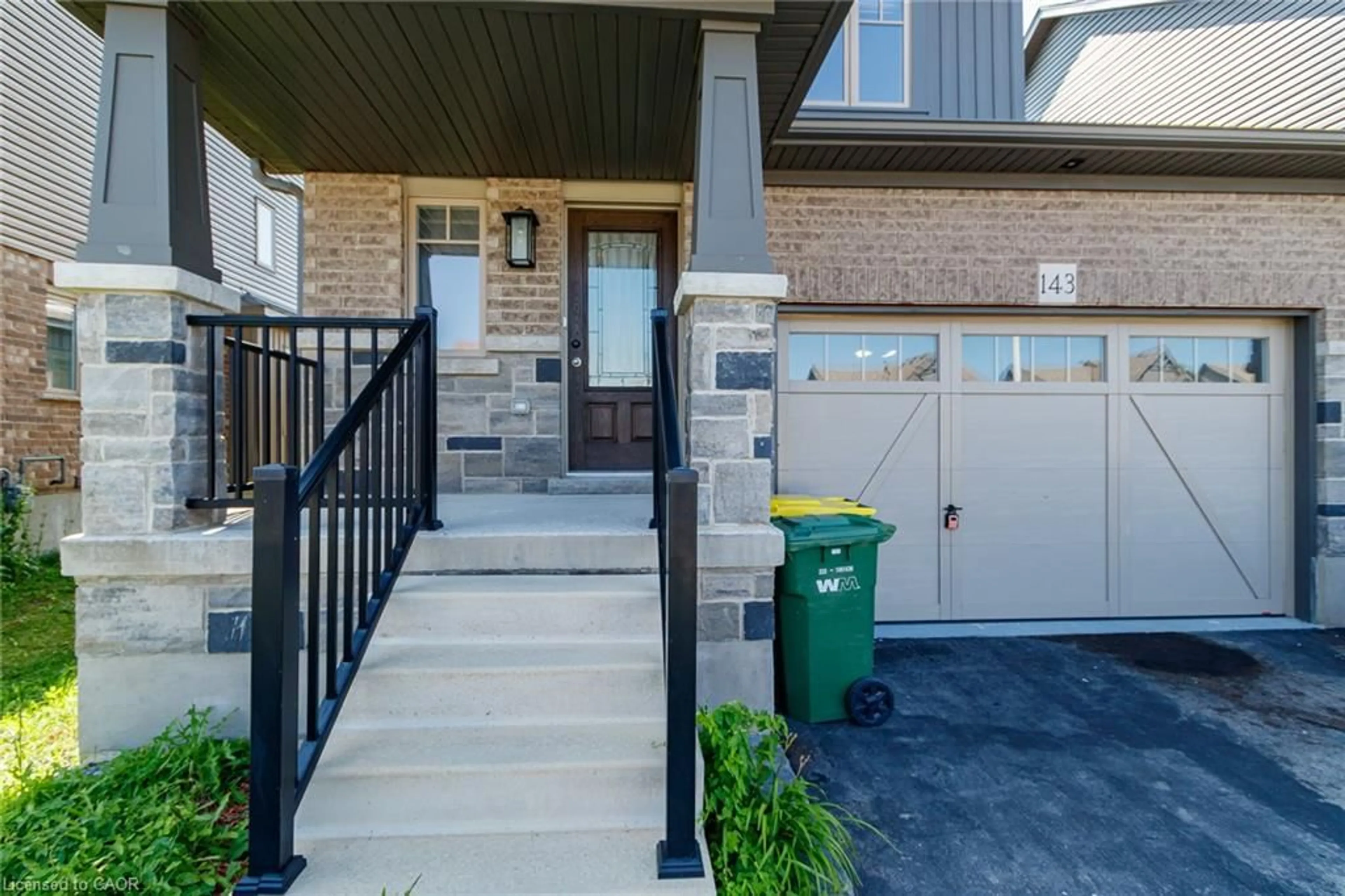 Indoor entryway for 143 Stonebrook Way, Markdale Ontario N0C 1H0