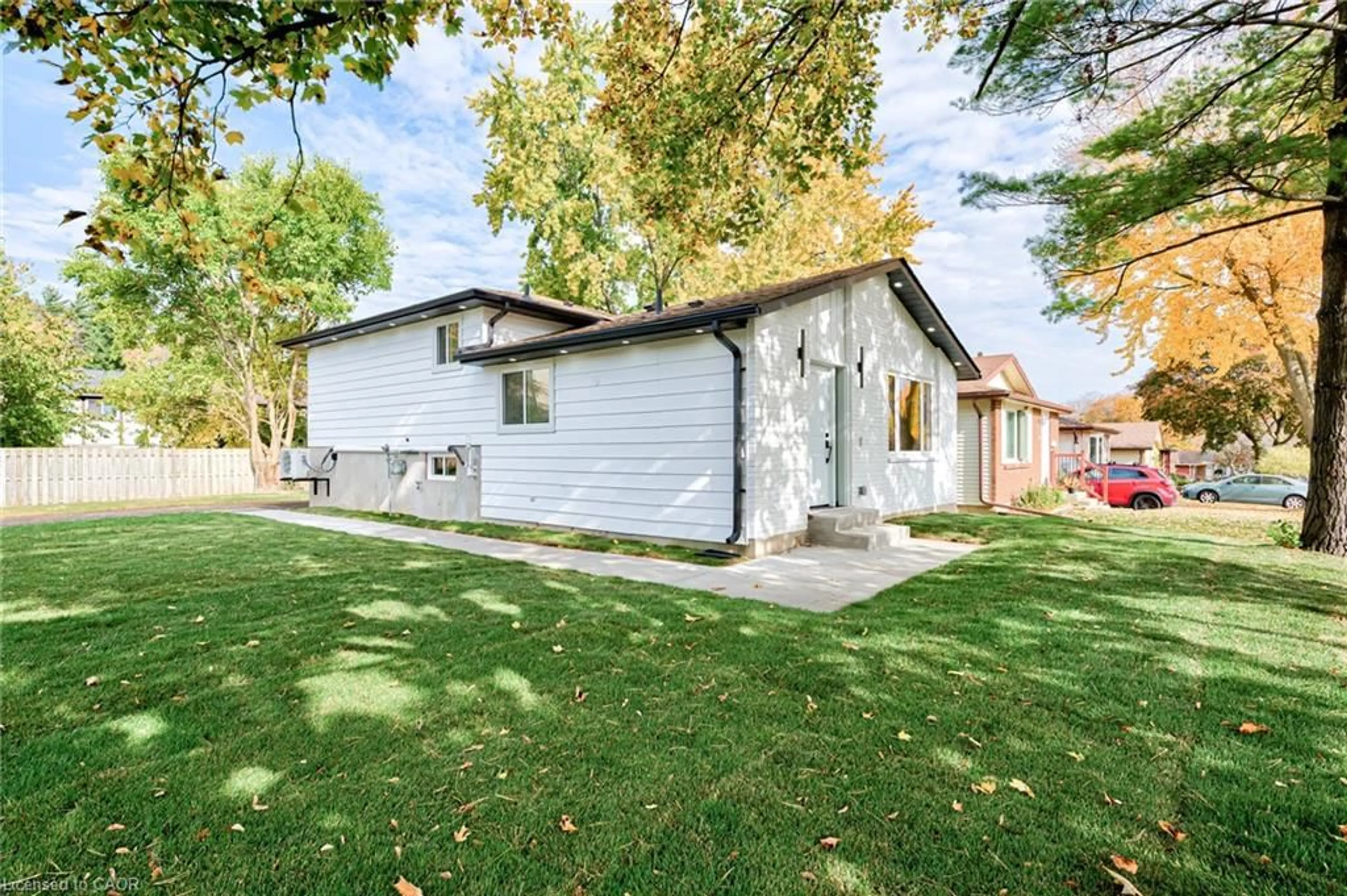 Patio, street for 6 Hillside Dr, Kitchener Ontario N2E 1R2