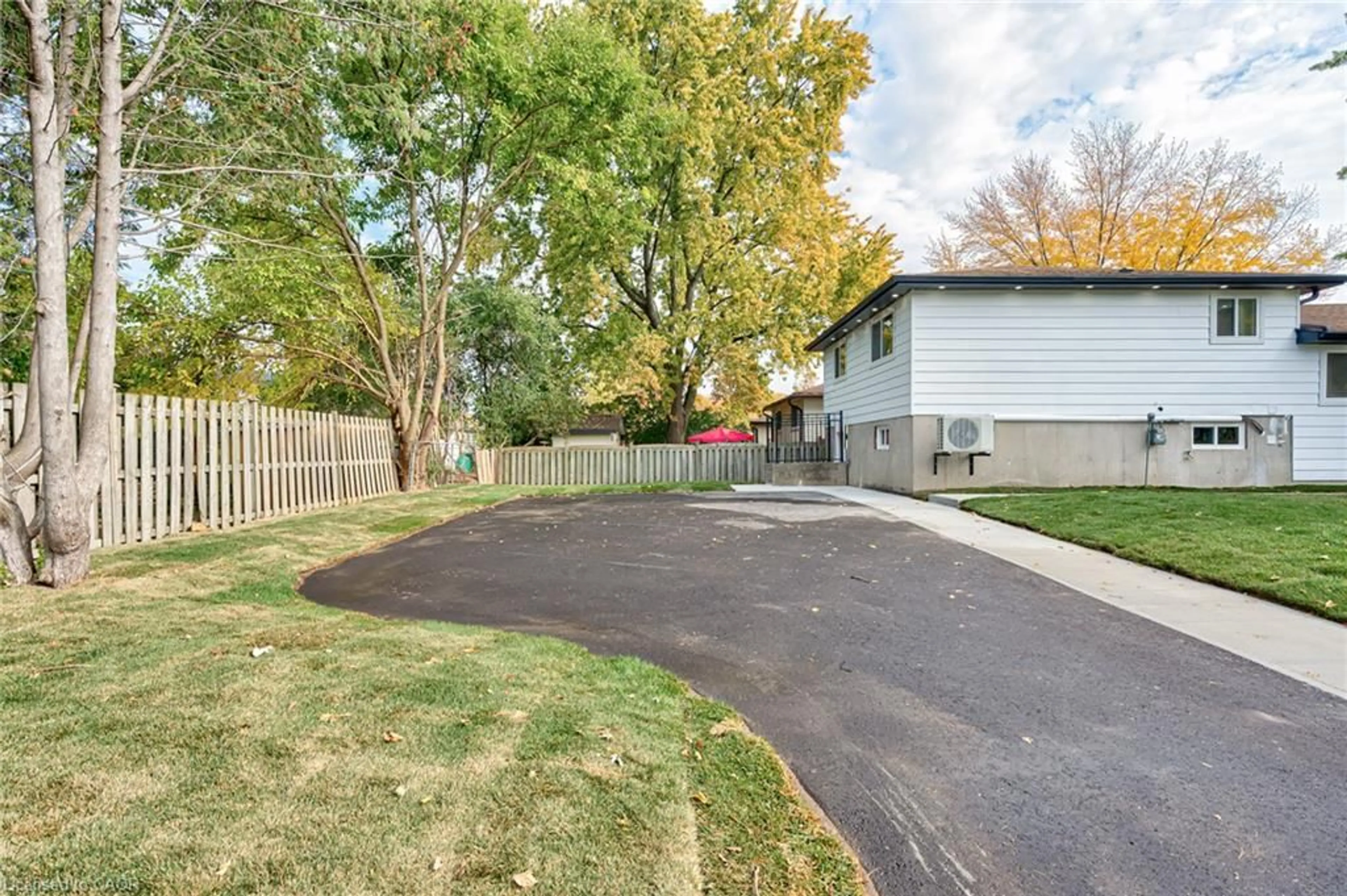 Patio, street for 6 Hillside Dr, Kitchener Ontario N2E 1R2