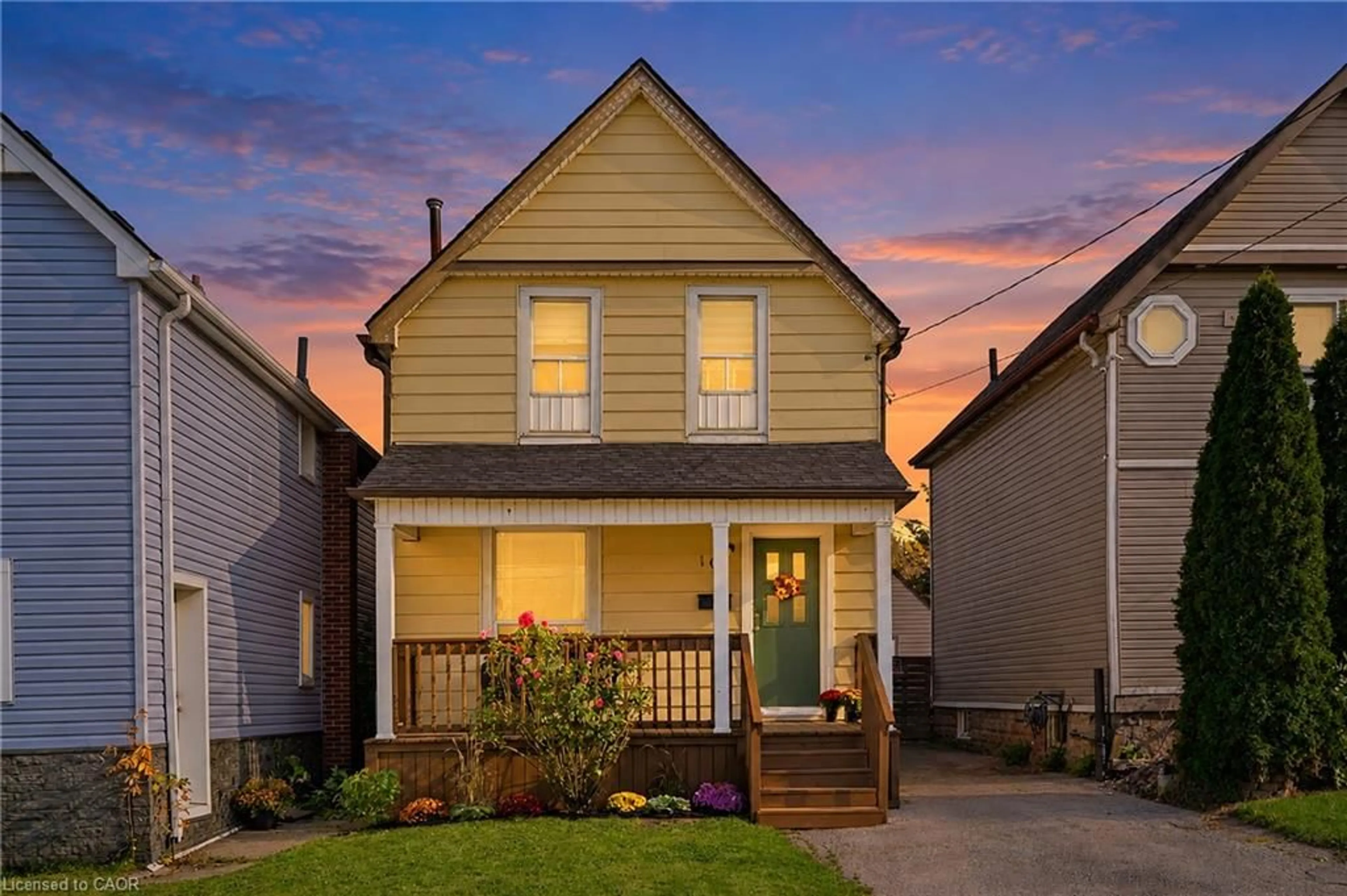 Home with vinyl exterior material, street for 108 Robins Ave, Hamilton Ontario L8H 4N6