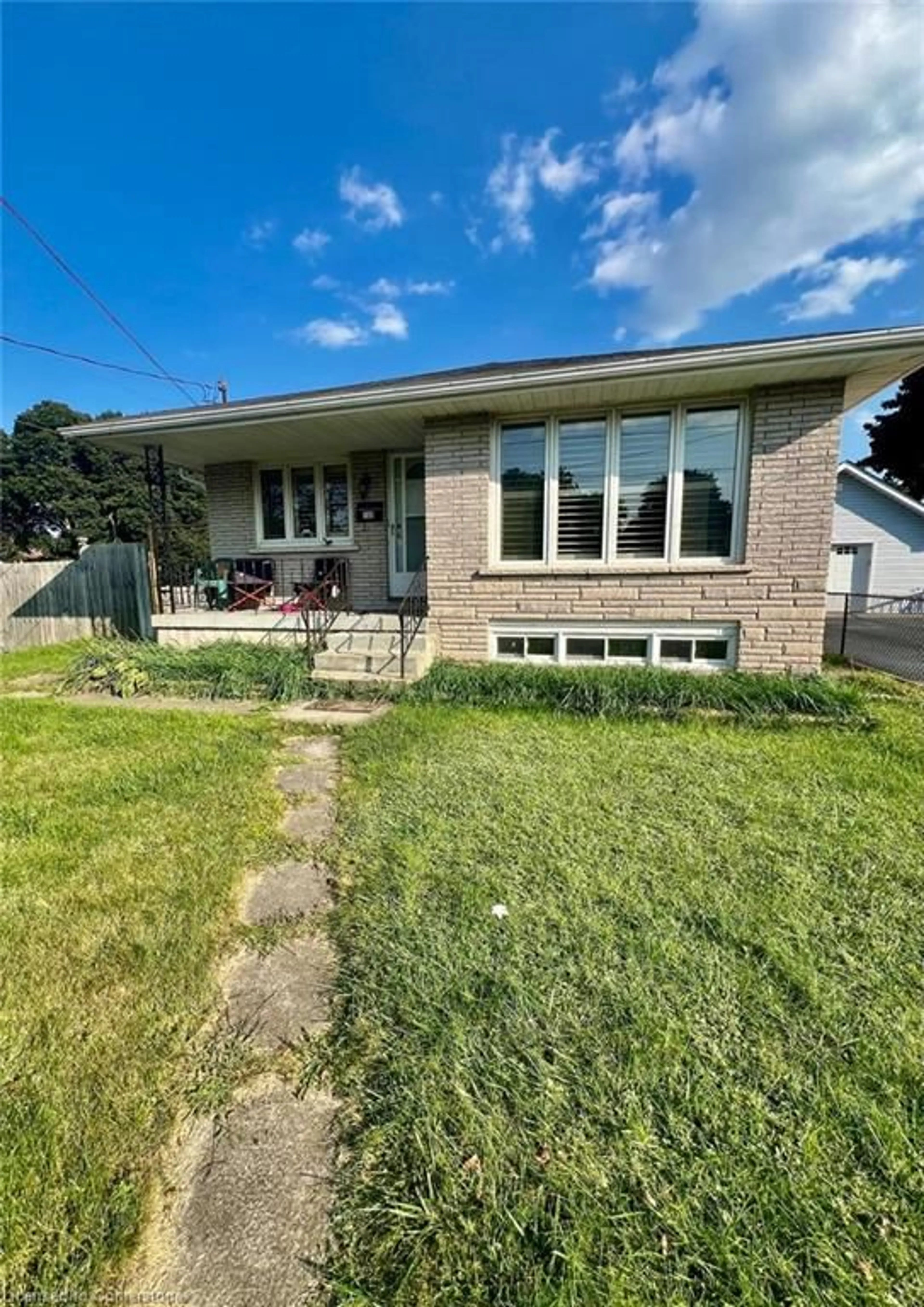 Frontside or backside of a home for 106 Dunsdon St, Brantford Ontario N3R 3J5