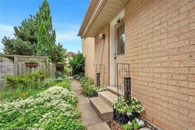 Additional property image - 9 Sugarberry Crt