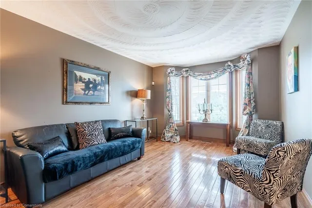 Additional property image - 9 Sugarberry Crt