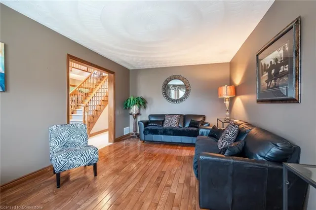 Additional property image - 9 Sugarberry Crt