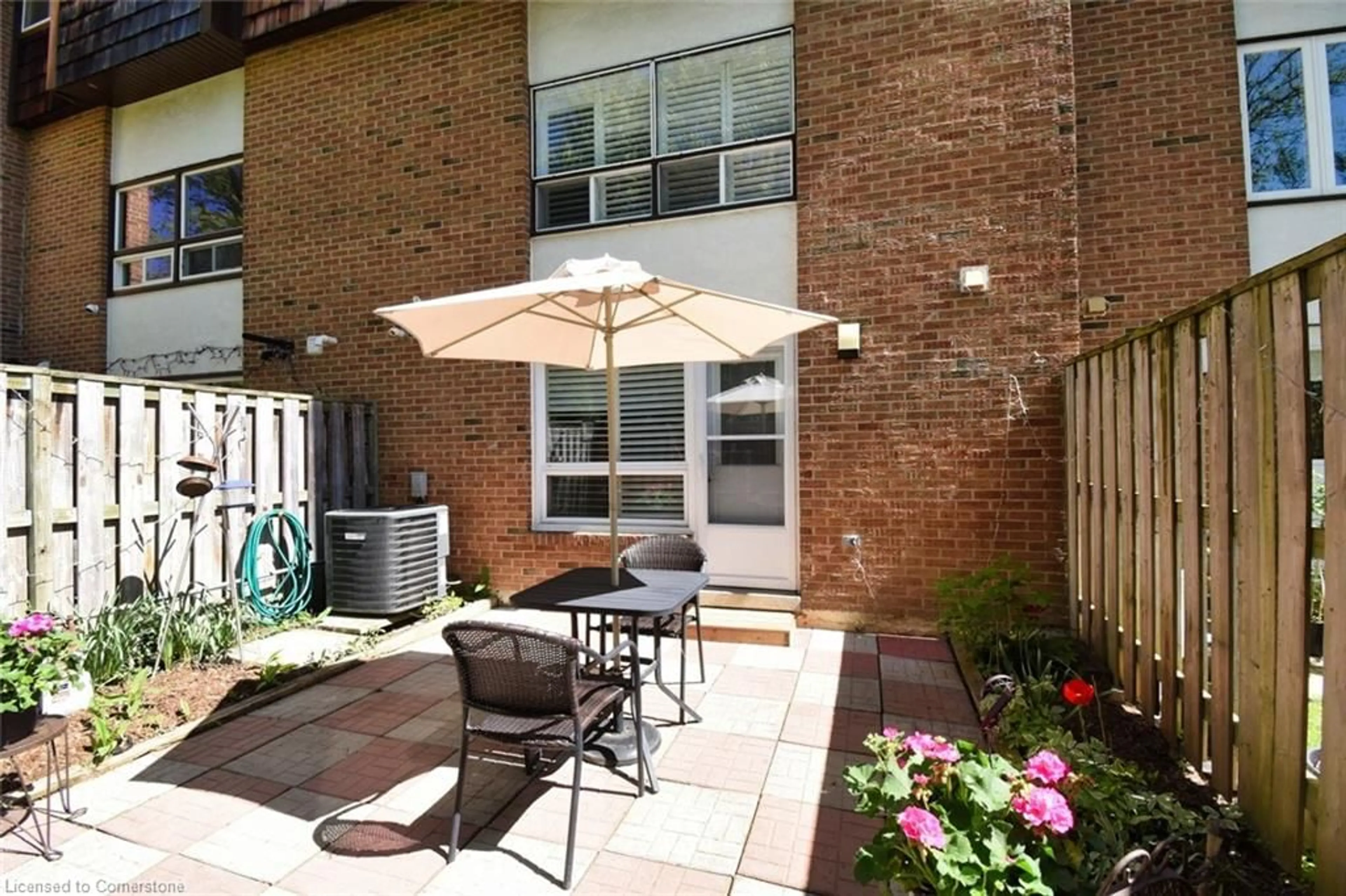 Patio, street for 14 Thistle Lane, Dundas Ontario L9H 6G1