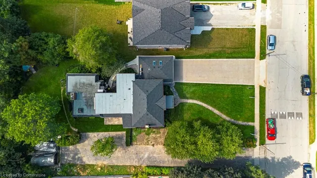 Additional property image - 182 Concession St