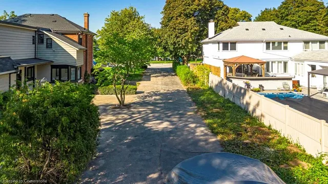 Additional property image - 182 Concession St