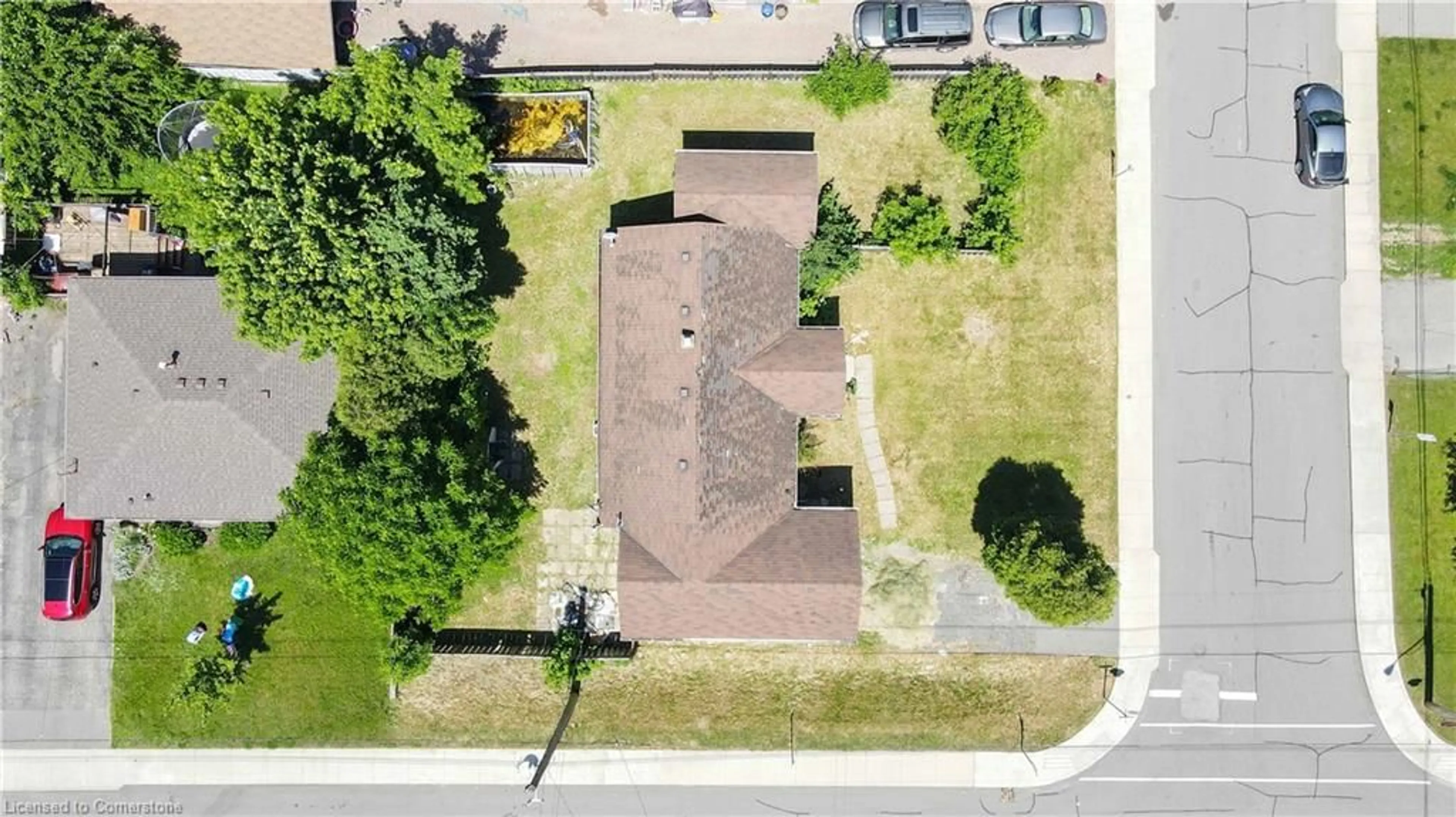 Frontside or backside of a home, the street view for 368 Caledon Ave, Hamilton Ontario L9C 3E3