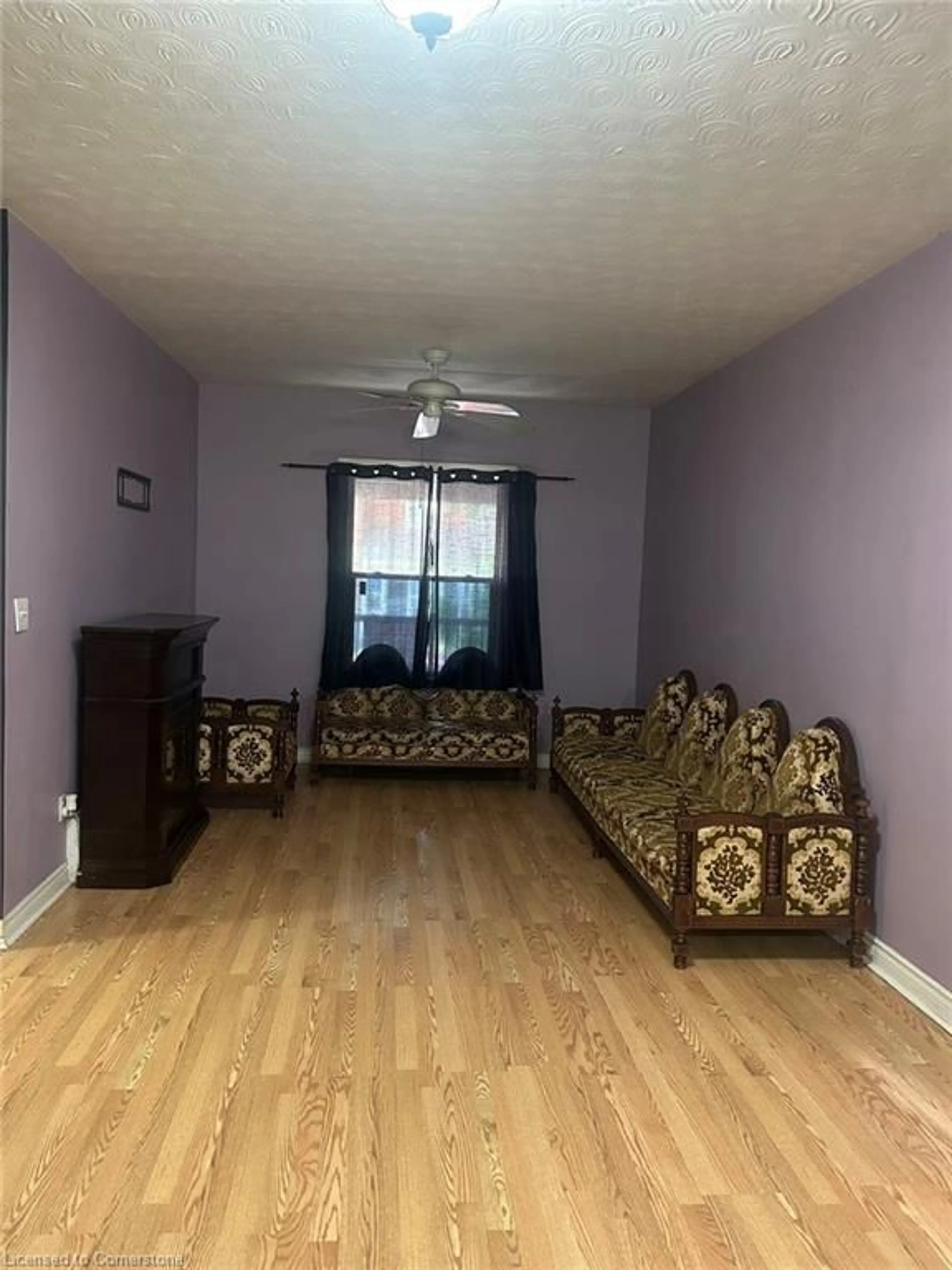 Living room, unknown floor for 65 Strathcona Ave, Hamilton Ontario L8P 4J1