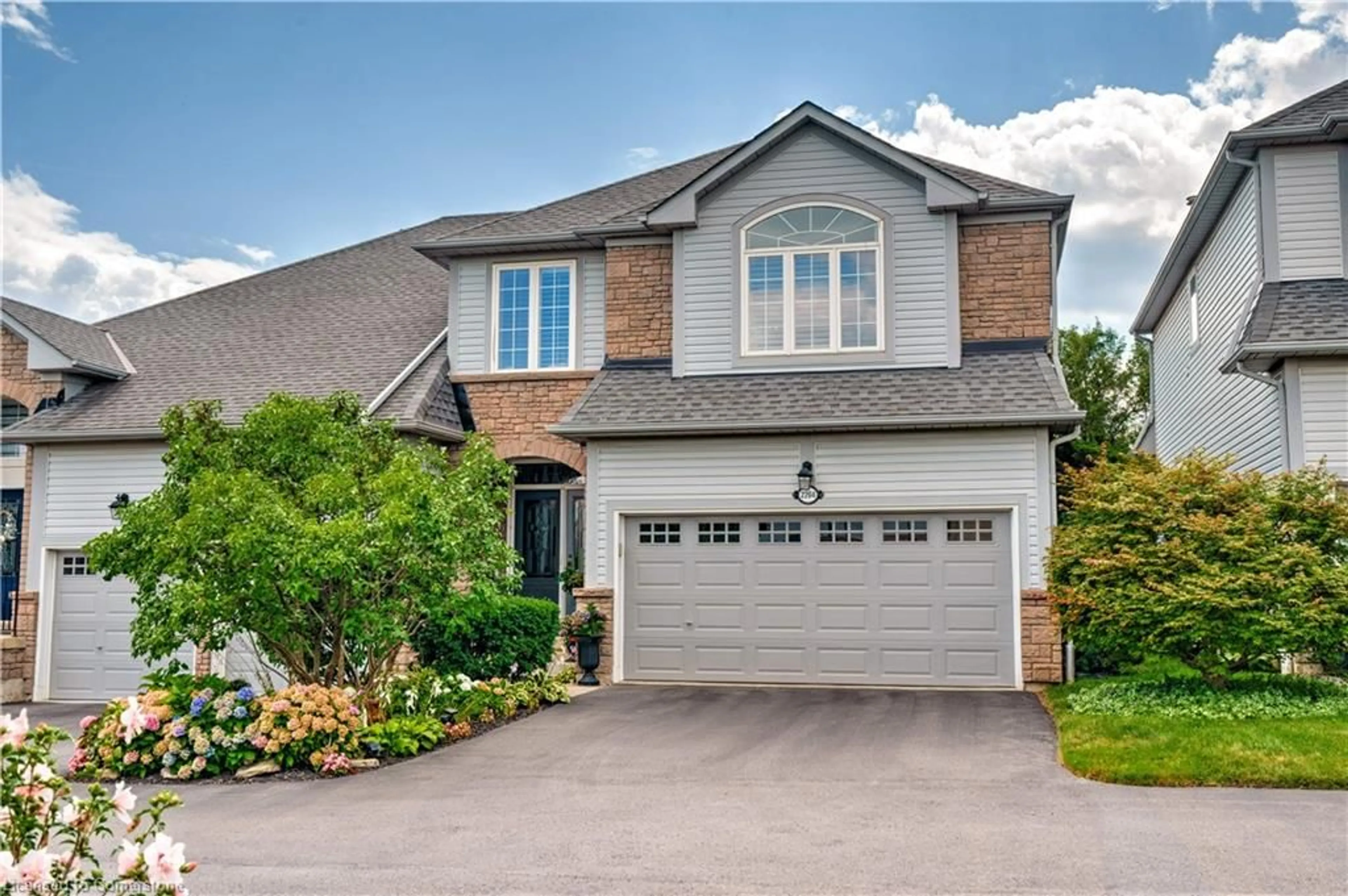 Frontside or backside of a home, cottage for 2264 Turnberry Rd, Burlington Ontario L7M 4S6